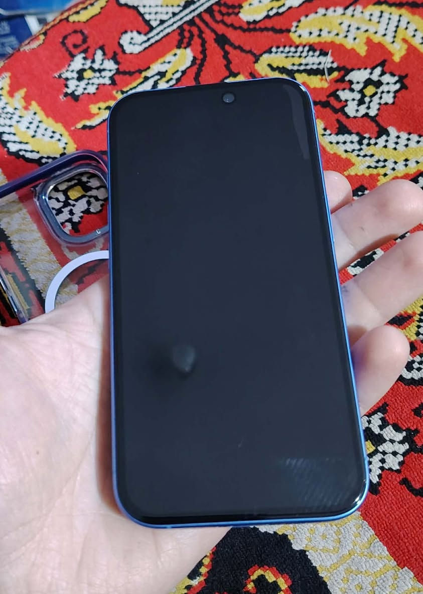 السلام عليكم للبيع ايفون ١٦  شرق اوسط بطارية ١٠٠ دورات الشحن ٨٧ بعدة بالضمان السعر ٨٧٠ الف ***********
