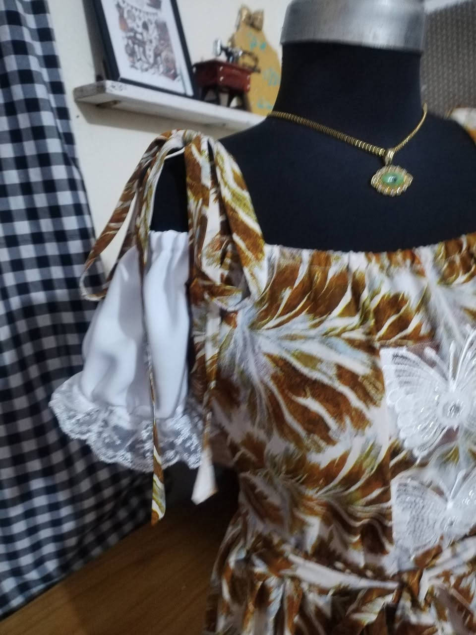 مساء الخير 
بنات افتحو الصور انتبهولي للموديل بي شرائط بالكتف  وتكدرين تتحكمين بيهم  فيونكات  او بدون يصير  نص ردن او علامة اكس حلو تكدرين تغيرين بي مثل متحبين 🌺اي موديل قابل للتنفيذ مكاني الكوت منطقة تموز متوفر خدمة توصيل لجميع مناطق الكوت والمحافظات


**إذا كنت صاحب هذا الإعلان وتريد حذفه لأي سبب، رجاءا أرسل رسالة إلى الدعم الفني**