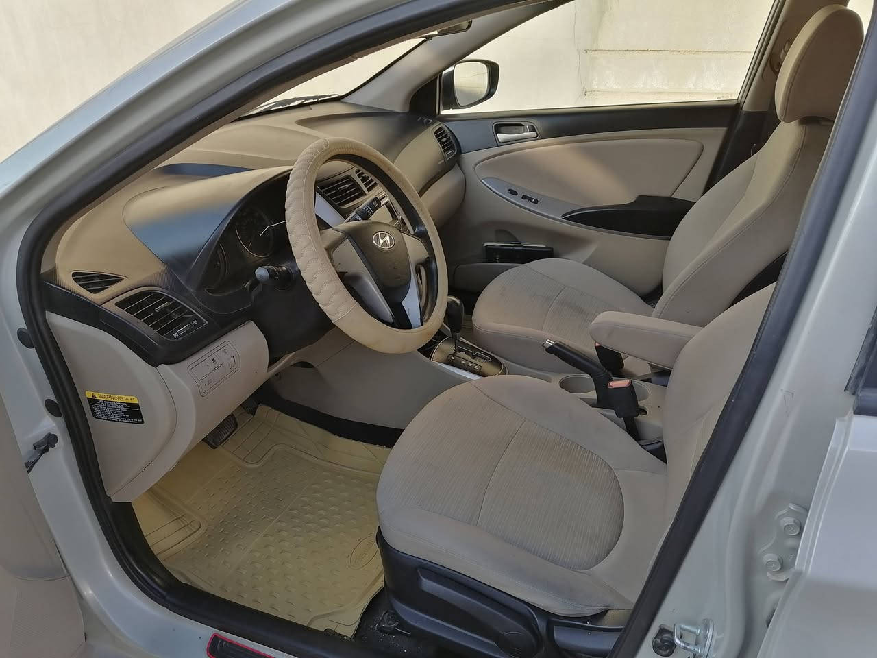 اكسنت امريكي موديل ٢٠١٦
ماشية٨٩ميل
بيها اربع قطع صبغ بدون ارباك
حاليا يحتاج فقط تبديل دبلات
السعر ٩٠ورقه وبيها مجال قليل
مكان السيارة كركوك
واتس***********
