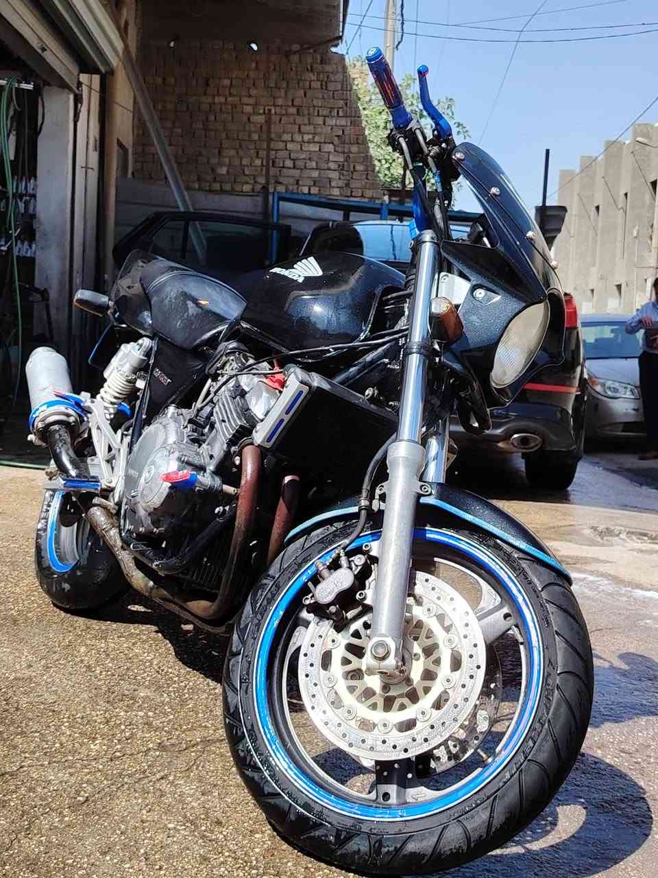 CB400 جيل اول 16 ولف اوراق كامله مكمركه شلعه معدل الدراجه احلى من الصور نقصها الكور ضعيف من هي وبارده متشتغل اله دفعه بس تحمه تشتغل نص نكره و الستيرن شوي بي عواج الماشه مكفوله كلشي مابيها بس الستيرن مايل شويهه
الحريه الدولعي
***********
