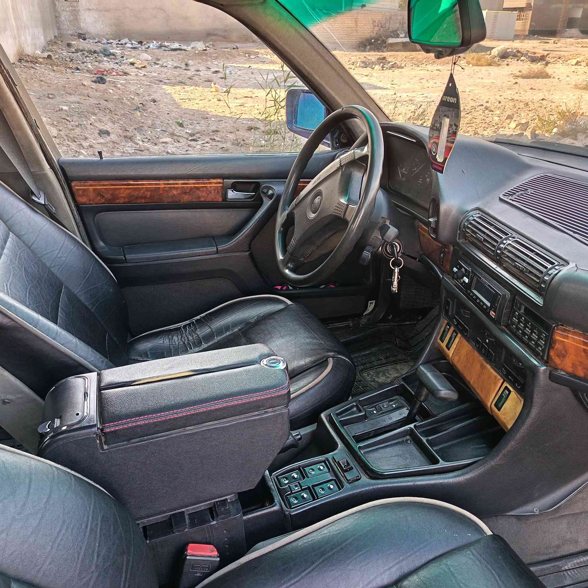 سلام عليكم
حجم 740 أصل محرك 8 كير تمساح
موديل 92
رقم بغداد انكليزي هزه جديده
*********** واتساب موجود
