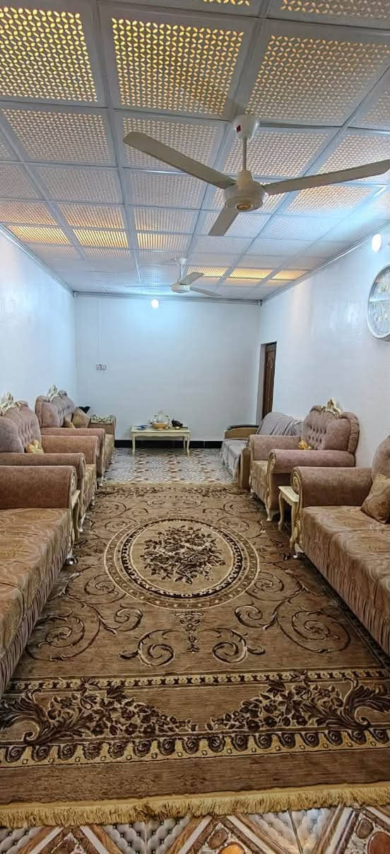 يا الله
دار للبيع طابو ملك صرف 
المنطقة : حي الضباط خلف الملعب 
المساحة 300 متر ( 12 * 25 )
الموقع خلف اسواق محمد فياض
التّفاصيل : البيت بناء 2011 طابق واحد السقف عكادة البيت مرمم وحلو يحتوي على غرفتين نوم وصالة ومطبخ واستقبال وصحيات داخلية وخارجية وكراج كبير وحديقة ..

للإستفسار أكثر الإتصال على الرقم
***********
أو زيارة مكتبنا في شارع الحسينية مجاور اللمسة السّحرية للحاسبات مقابل عطر الجنوب للتّصوير ..
