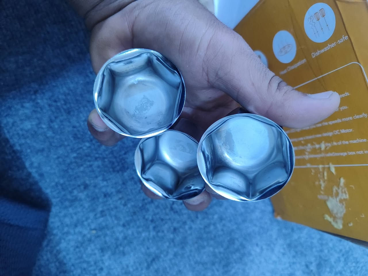 سلام عليكم قباقه مال ستدات اصلي شرط اصلي ابو الختم شوف بعينك كله مختوم الحجم زغير مو جبير يعني بكد الستاد المامي سل ستيل اصلي لا يزنجر ولا ينكد من المطر سعر الواحد ب 2500 اصلي مو هاذه العادي ابو الف ونص مكاني بغداد تاجيات ه‍.... ***********
