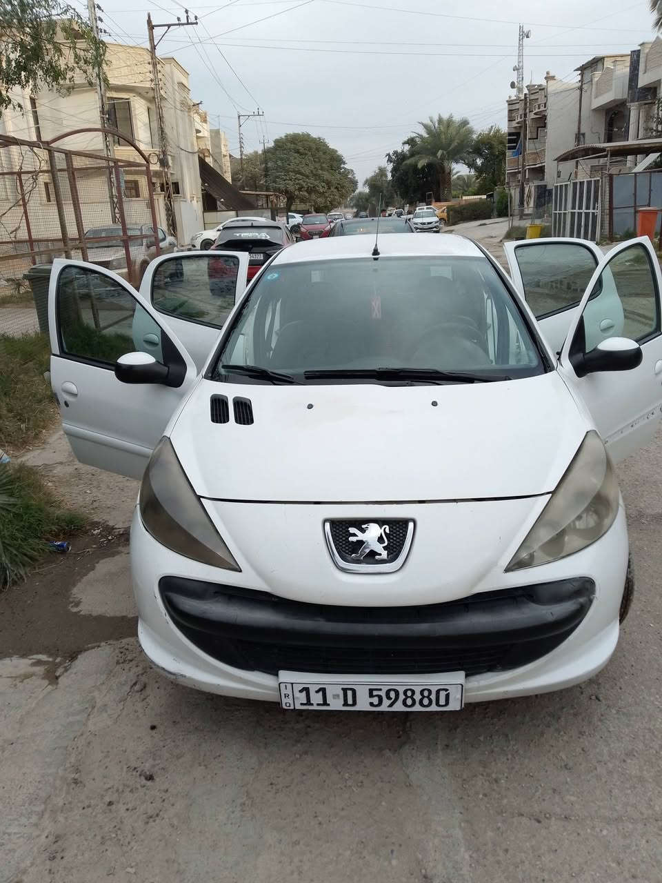 السلام عليكم بيجو للبيع رقم بغداد انجليزي مكانها بغداد سياره نظيفه وحلوه تبريد صدر جديد صدر امامي خلفي جديد سياره دوشه جديده امامكم بالصوره ***********
