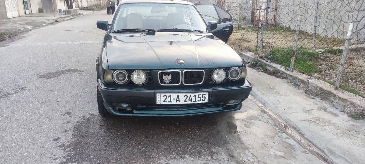 سلامو عليكم BMW بۆ فرۆشتن مودیل 91 ڕەقەم سلیمانیە بەناو خۆمە تحویل وەکالە تەبریت تەدفیە بەشەرت سلایتە سەقف مۆسە گێرو مەکینە بەشەت مەکینە 28 صقڕ گێڕ عادیە یەک جەمبی هەیە لای سەکن ویلەکانی 18ی M سایزە زور توندوو توڵە بێ کێشەیە پانکەی کردوومەتە کارەبای سەنەوی دوو مانگە بەسەر چوە شوێن  پردێ نرخی 45 مەجالی کەم ژ ***********   ***********
