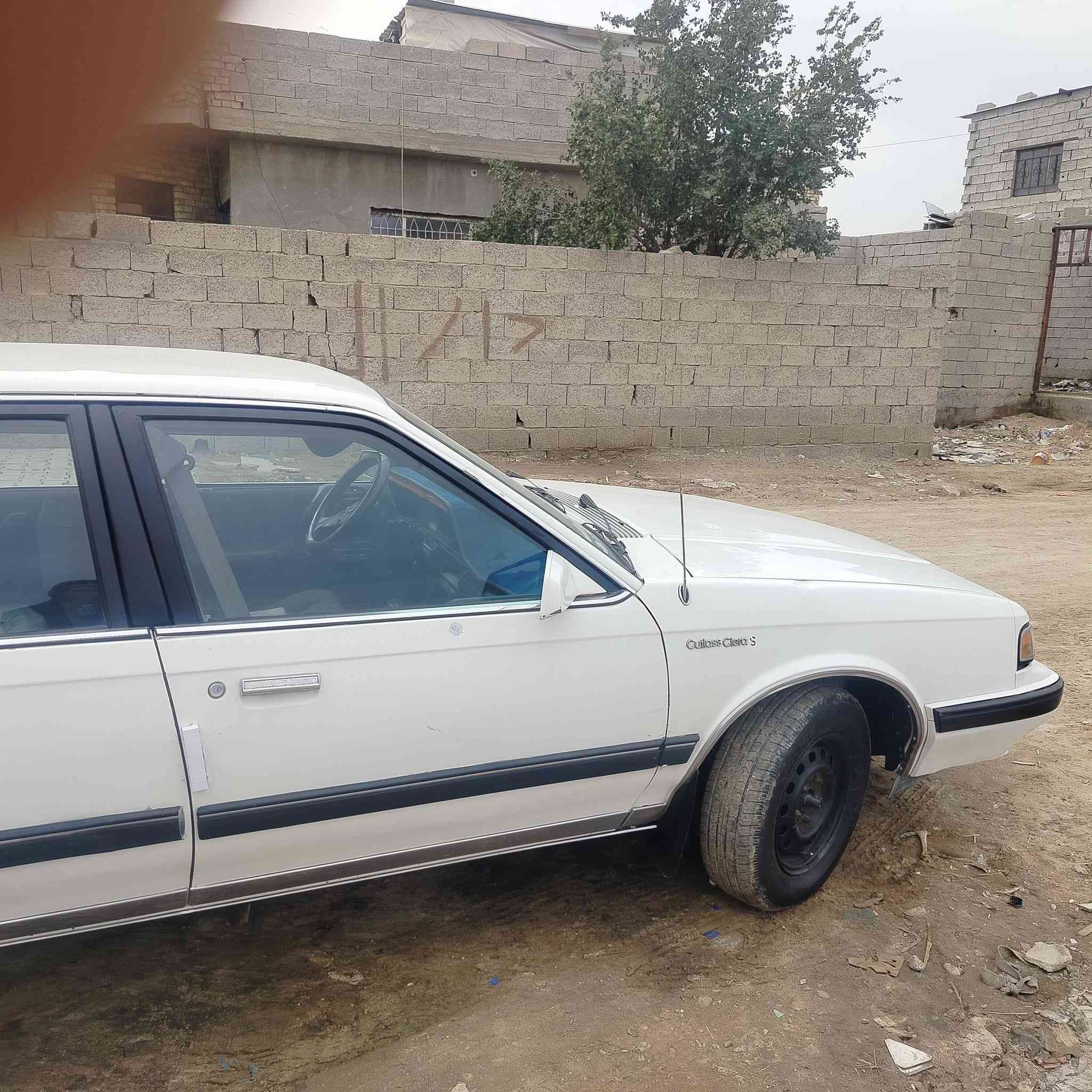 السلام عليكم للبيع اولدز موديل 90 سيارة جاهزة كير مكينة كله بلادي حدادية تبريد شغال منضومة زنون سيارة من ايدك للشارع ما نقصها اي شي مصبوغة عام جمالية فقط السعر 48 بيها مجال بسيط حگ الجية للاستفسار ***********
