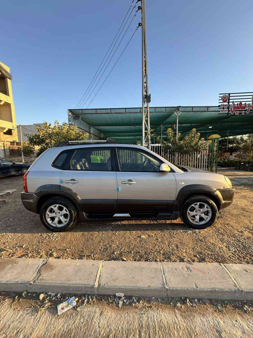 توكسان موديل 2010
كشنات جلد
تحكم ستيرن
تدفئة 4 كشنات
تبريد بيانو شغال ( ثلج صيف وشتا😂 )
محرك وكير مكفولة
حدادية بحالة جيدة
رقم صلاح الدين كامل حتى الهزة 
بيها جاملغ وبنيد صبغ رش فقط بدون دواخل

مكاني تكريت / شارع البلاج

غير متواجد على الفيس
***********
