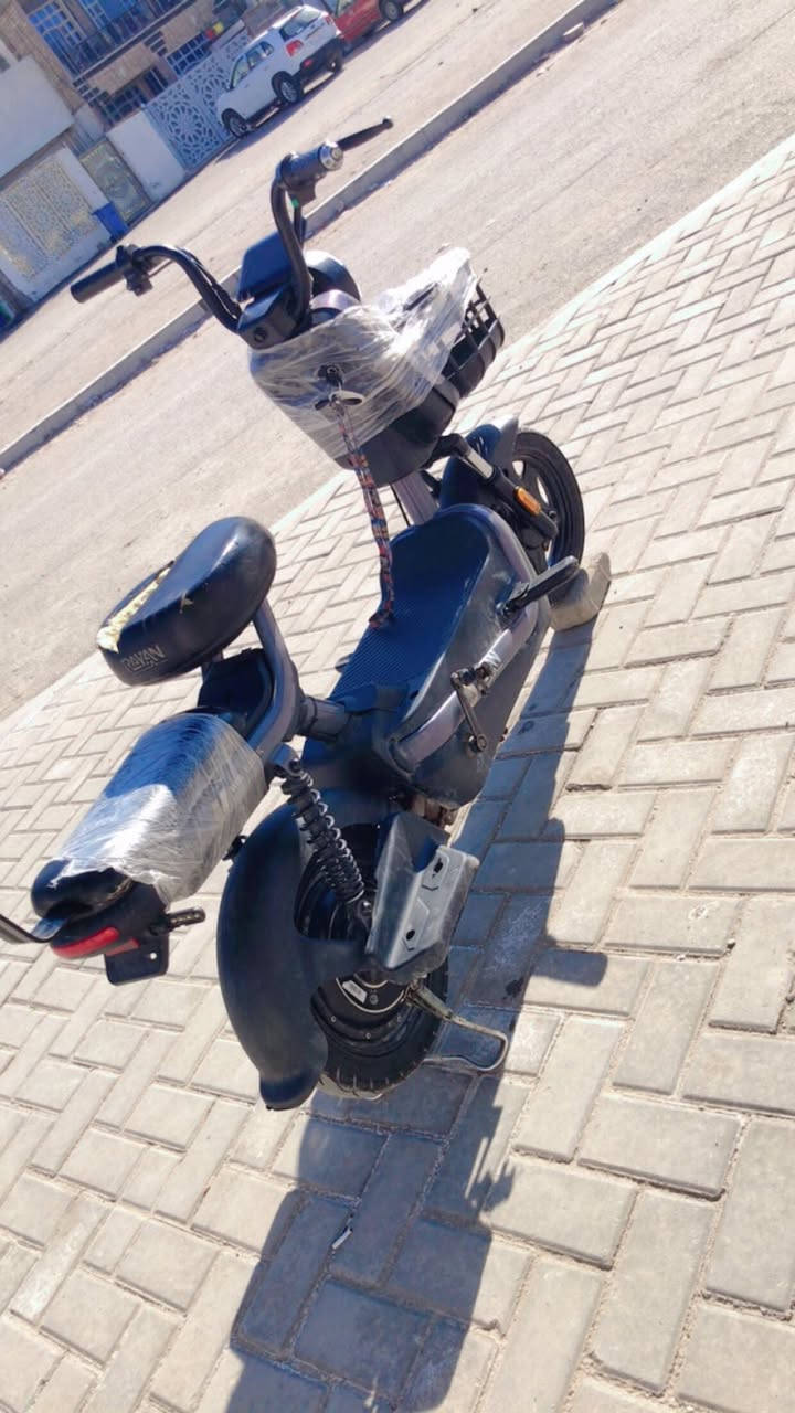 السلام عليكم شباب دراجه شحن للبيع دراجه خير من الله صفر كيلو متر دراجه شركه الريان الدراجه تجي نظام بارك وتجي سويجين وبصمه ادراجه ماصارله عندي هواي تجي اربع بطاريات كبار الاستفسار  ***********
