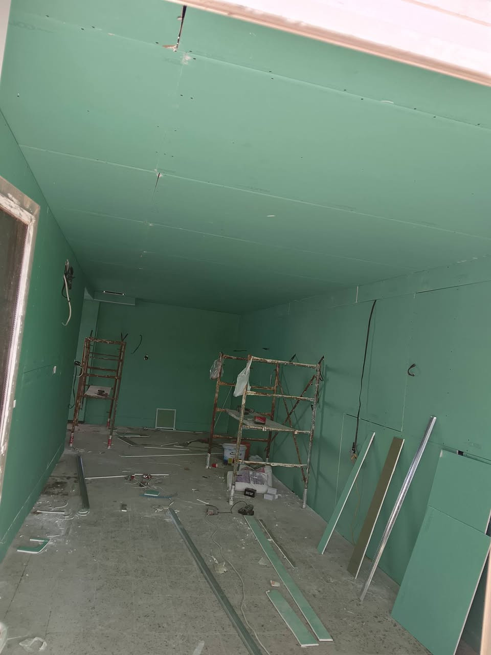 فلات ب 10 دولارات حزام 12 دولار كريستو عمل الاستفسار اتصل على الرقم ***********
