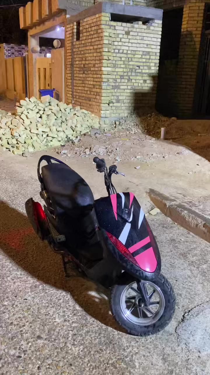 سلام عليكم ماكس عدله للبيع بوشتها ٤٩  سلف هندر ما ناقصها اي شي مكينتها خرسه بيها شيال رياضي ووياله نجمه سواداتها كلها مختمه واوراق موجوده  دراجه خير من الله سعرها ٦٠٠ وبيها مجال مكاني مغربه متواجد واتساب *********** وخاص
