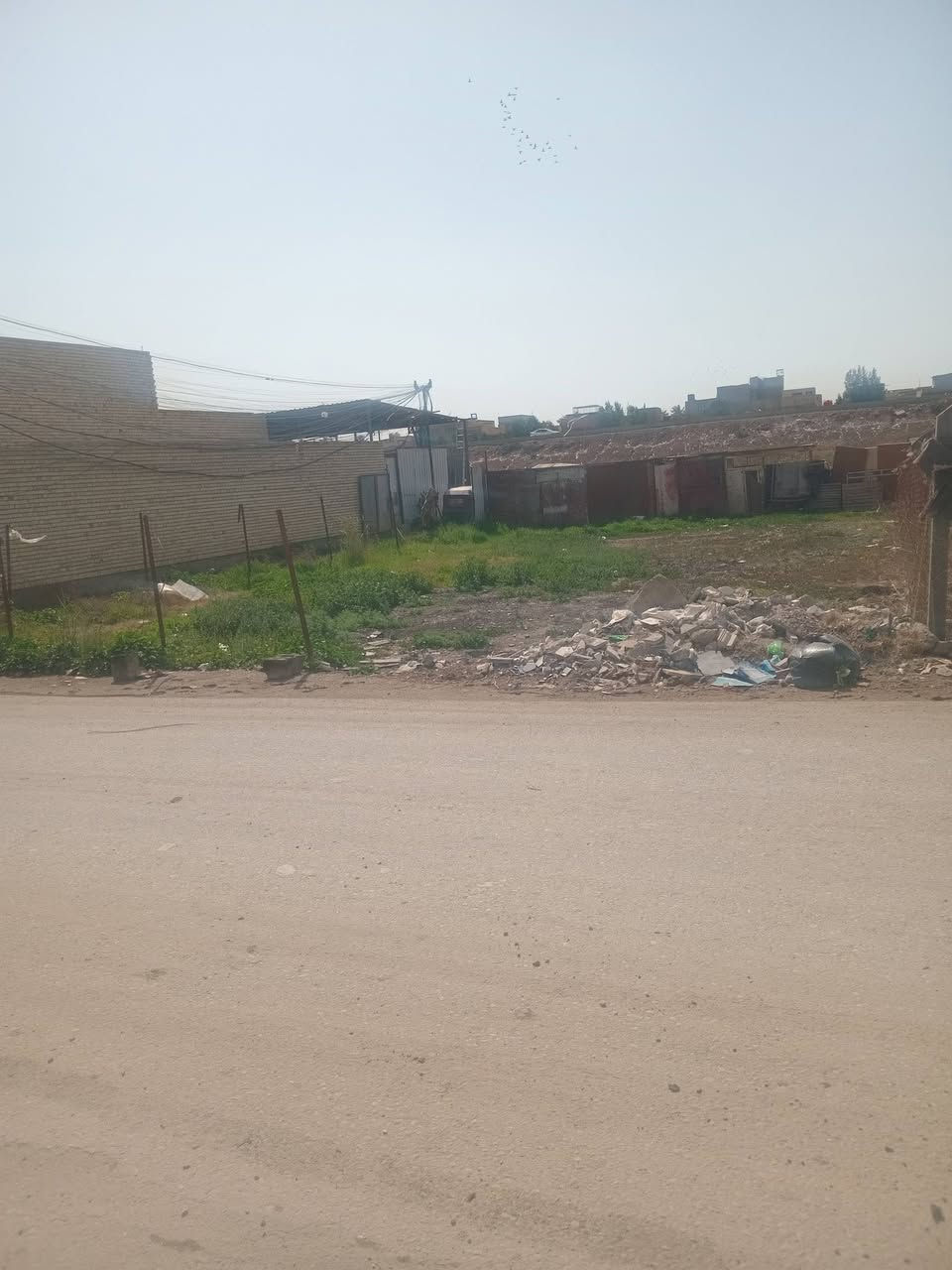 قطعة أرض للبيع زراعية سند ٢٥ الواجهة ١٤ والنزال ٢٢م السريدات القديمة المربع الثالث تبليط خدمات كاملة للاستفسار ***********/***********
