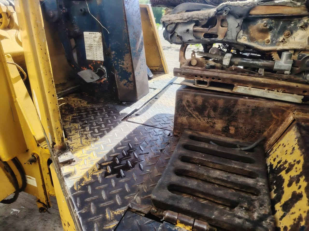 للبيع شفل كوماتسو 🇼​70 موديل 97 بلادي باسمي رقم انكليزي بغداد سنويه 29 كهربائيات كير اكسلات شواصي كله مكفول المحرك بيه بخار بدون تنقيص
مكان: بغداد المنصور 
السعر: 130 وبيه مجال للشراي 
رقم 📱:***********
