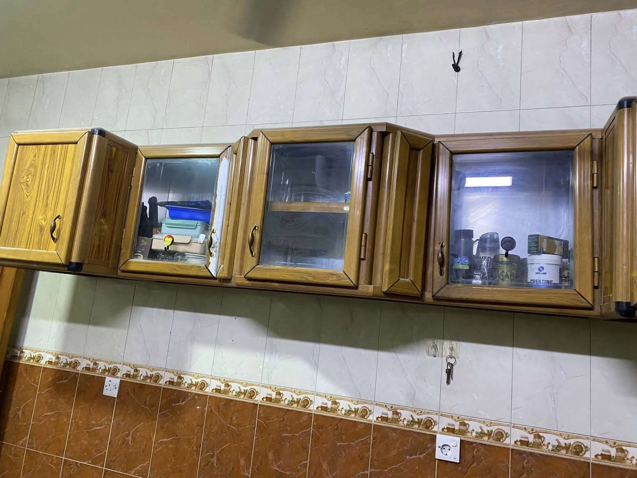 السلام عليكم 
عندي كاونتر نظيف للبيع مستعمل كما موضح بالصور لمعرفة السعر الاتصال على الخاص او 
الرقم ( *********** )
