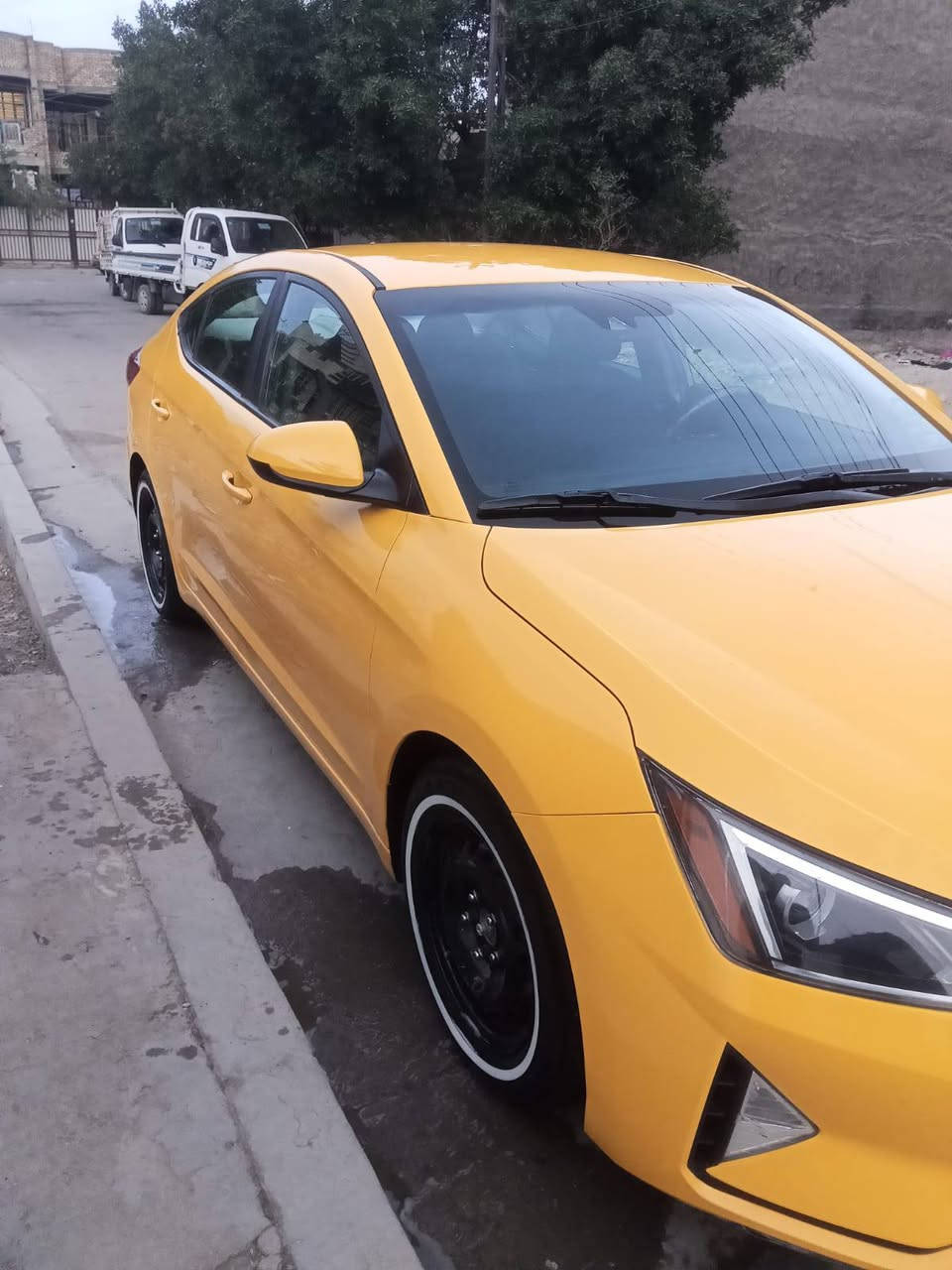 من رخصه مدير الاكروب المحترم
الانترة 2020 امريكي 
داخله كلين بدون اي ضرر فقط دعاميه 
داخل العراق صار بيها معجون وصبغ مكانات زغيرة اثر طلقات موضحه بل الصور 
مواصفات نص فول معروفه ميحتاج ذكرهن 
السيارة جديده  ماشيه 140مبيها اي نقص 
مكان السيارة بغداد البلديات 
السعر 135 
***********
