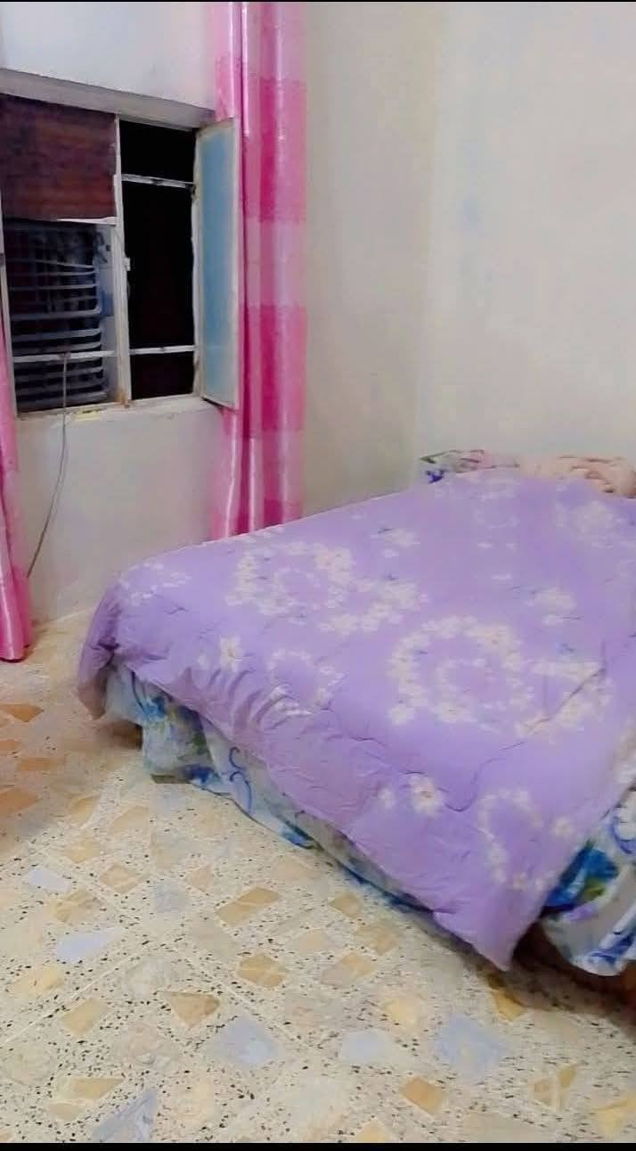 بيت للبيع زراعي مساحة 120 متر طابق واحد يحتوي على ثلاث غرف العنوان البلديات شارع المصرف قرب معجنات قلعة لبنان شارع ,١٥ ***********
