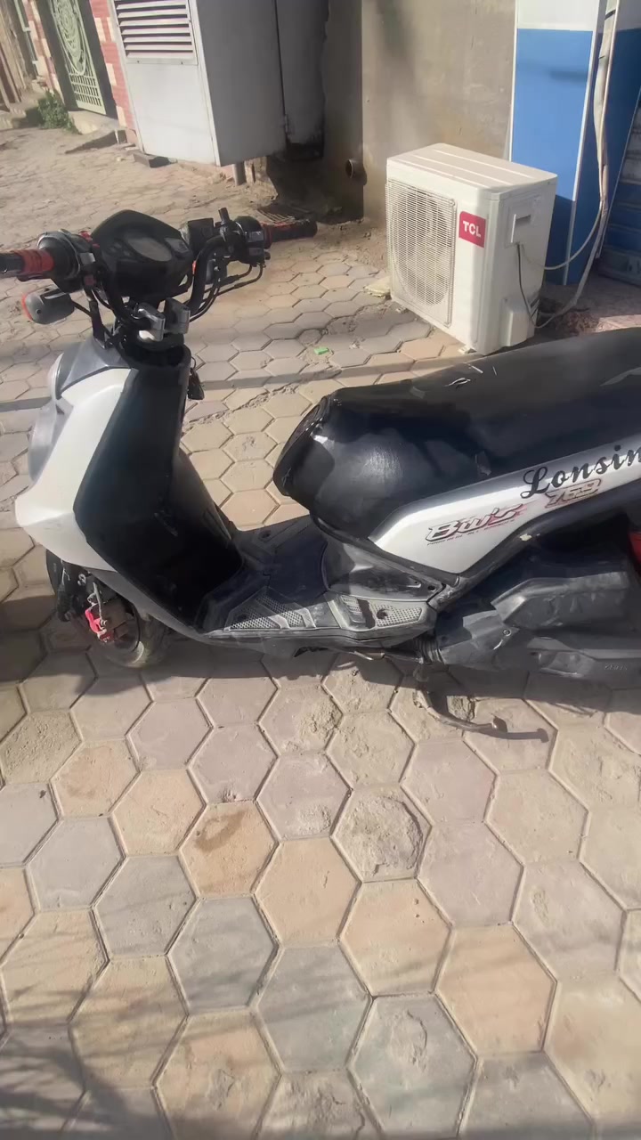 ناصرية مركز حي الفداء سعر 700 *********** مامحتاجهة اشتريت سيارة وضلت نايمة بلبيت
