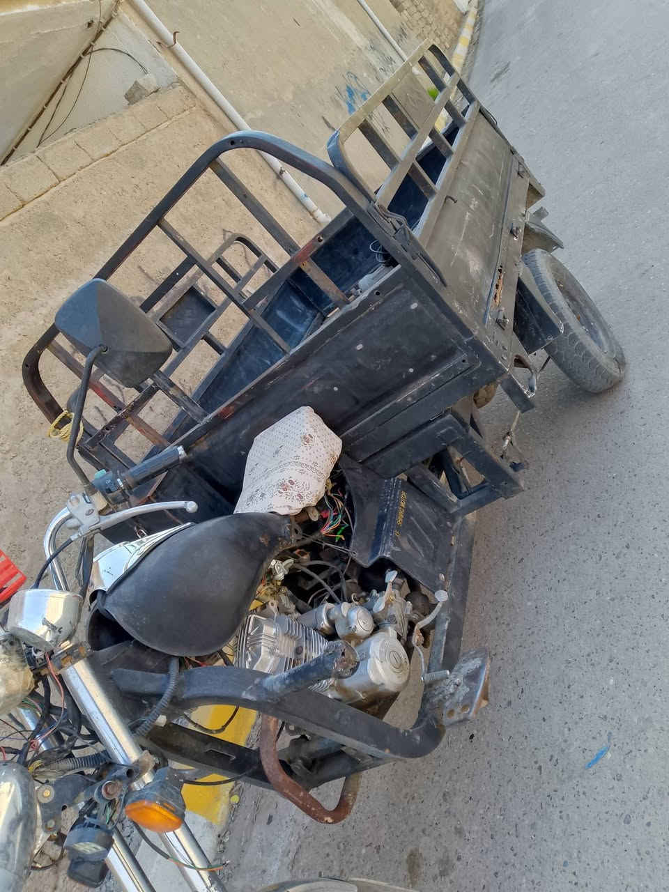 سلام عليكم ستوته لبيع موديل 16نضيفه محرق ناعم ركبه شرط ما بيه اي لحيم شوف العين كهربايات كله شغاله رايده ب 650وبيه مجال اي ستفسار ***********
