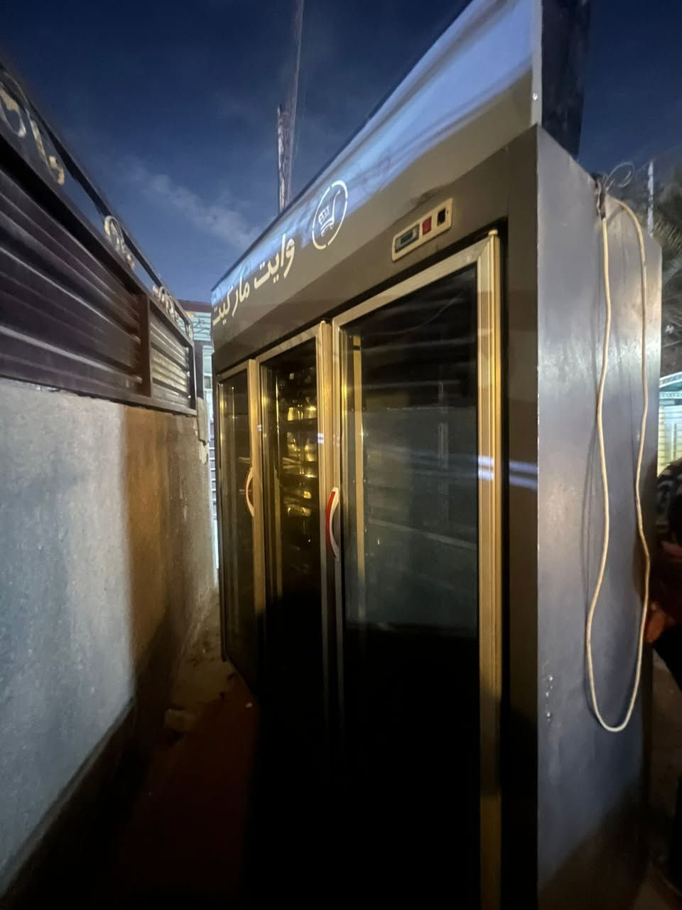 للبيع برادات كبار سعر ٢٧٠٠ الدوره حي الودي ***********
