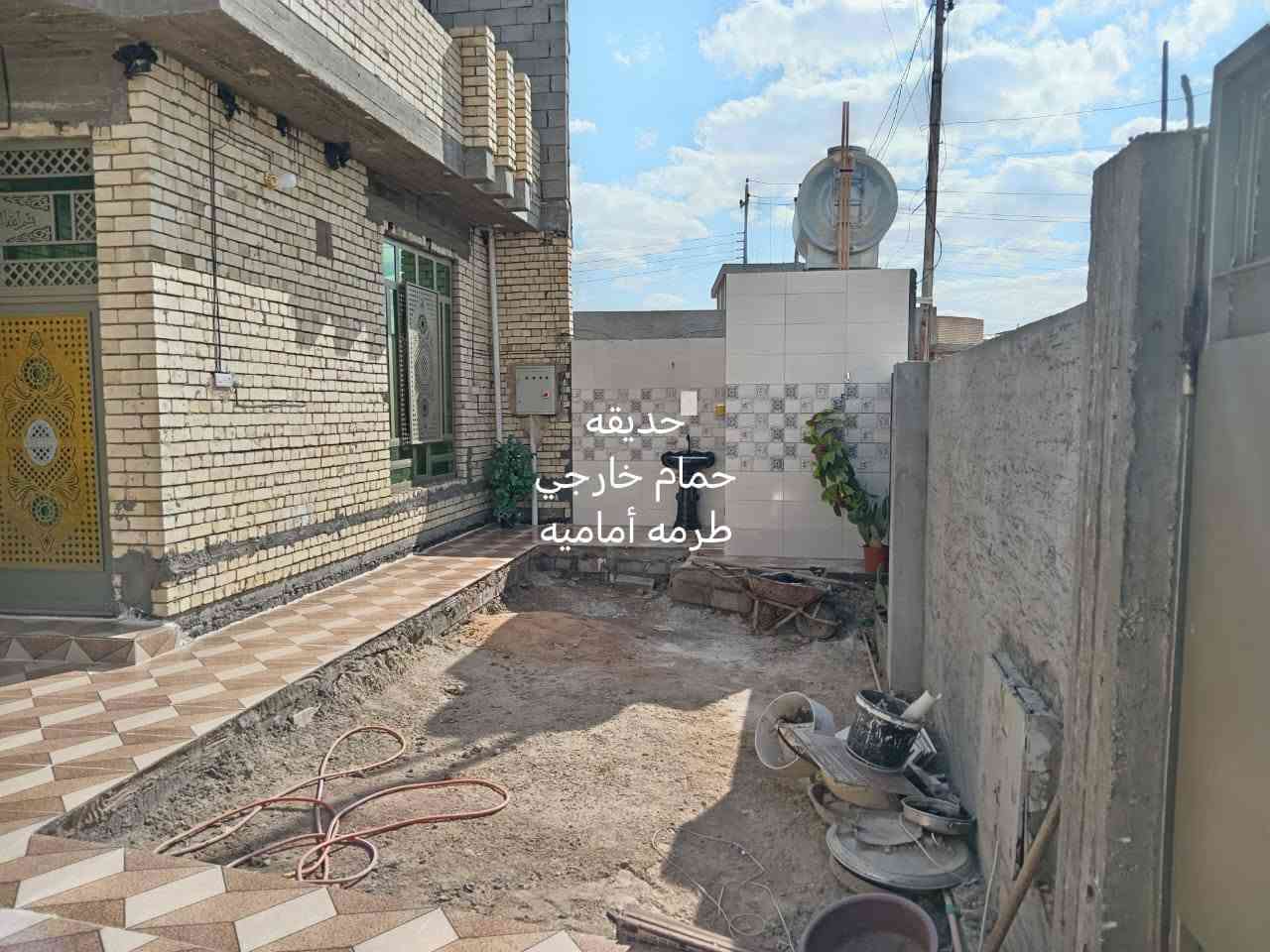 السلام عليكم عندي بيت للبيع مساحه 300 متر كامل من كلشي بناء حديث بي غرفتيت وصاله واستقبال ومطبخ وكندور حمامات داخليه وخارجيه وكراج مرتب   العنوان حي الاكراد ***********اتصل ودلل
