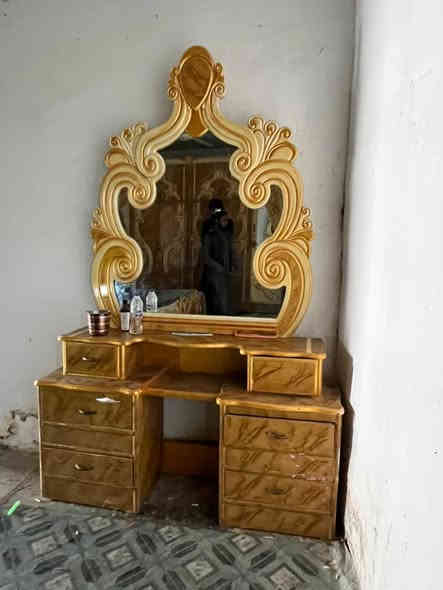 غرفة نوم نظيفه للبيع السعرخاص  العنوان قضاءالموفقيه ‏‪***********‬‏
