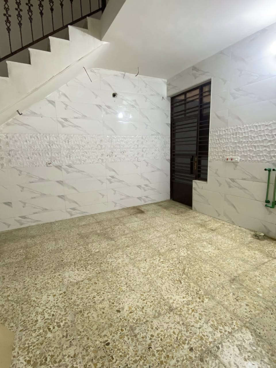 السلام عليكم بيت-- (100متر)طابق واحد طابو زراعي سند 25 سند المنطقة كامله كل الخدمات مي مجاري كهرباء تبليط موقع البيت البلديات الضباط السعر خاص
***********
