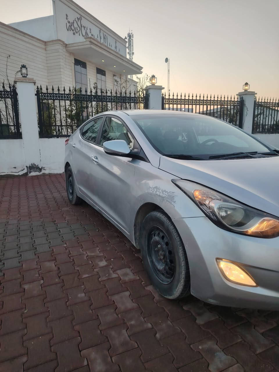 السلام عليكم
النترا ٢٠١١
للبيع نقد 
السعر 88
النترا لون رصاصي سلفر جاهزه مابيها نواقص 
بيها مكانات صبغ ابيع حزام رش فقط بدون دواخل 
محرك 1800 بدون بخار بدون صوت
كير مابي عيب
تبريد تدفئه شغال 
صدر وتخم تاير جديد باتري جديد
مكاني تكريت القادسيه 
للاتصال ***********
