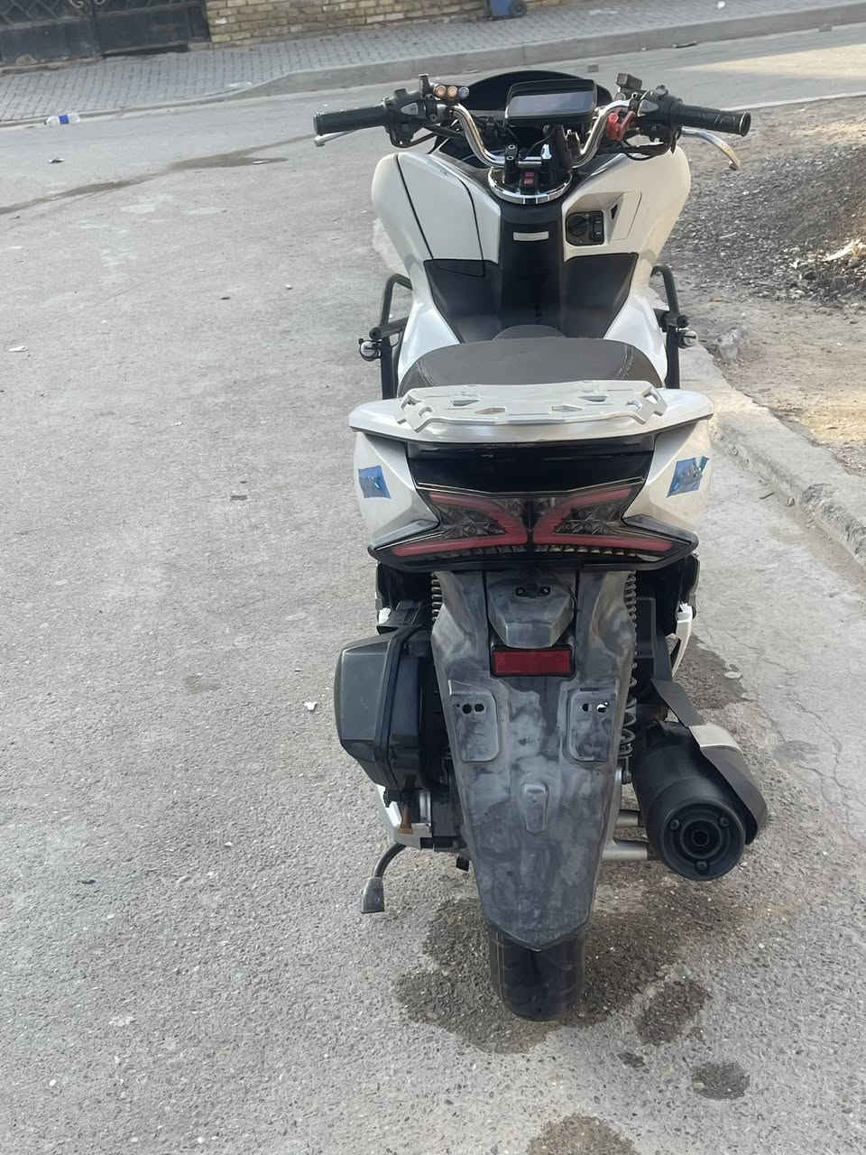 بيها تبخير Pcx جيل الثالث
ياباني 
بيها ورقة منفيست دخول كلشي بيها كامل
حساس ازدحام 
تدفئه 
استان كهرباء
مزودة :
- كامره اماميه وخلفية 
-  لايتات 
- سستم صوت 
- شاشه تدعم car play
- درع 
دراجه كلشي مابيها عدا التبخير  وسبب اهمال من يمي دراجة ماخذها ع ايدي 
ماشيه 32 الف 
تجي تاخذها من بيتنا اني ماخذها بسعر 22 ورقه الله شاهد عليه 
الي ينطينا بيها سعر معقول وميظلمها كل الهلا بي 
***********  رقمي للتواصل 
مكاني بغداد البلديات
