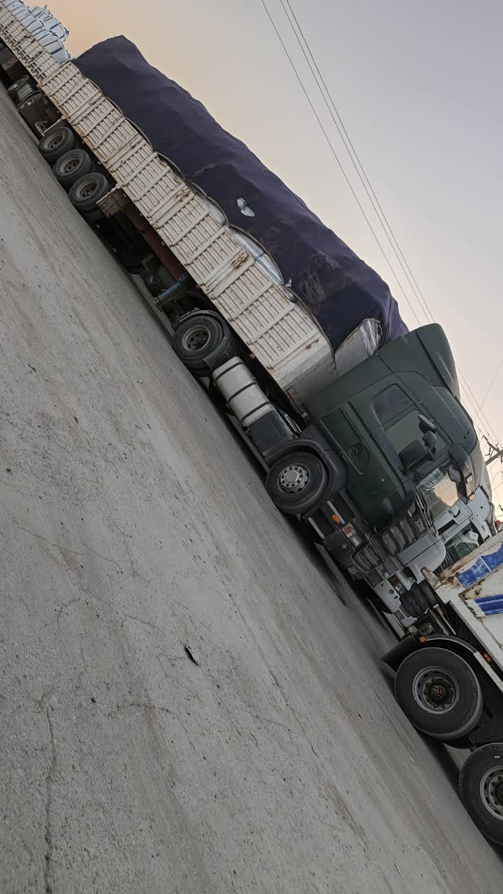 اسكانيا 2008 سنويه 2027
رقم بصره مربوطه فلات بدون جوانب مكينه 480 كير اوتماتيك 1000 وراها العربانه الي بالصور  الراس كفاله شاصي ومكينه وكير وتبريد جاهزه للعمل    فقط اتصال ماكو ماسنجر

للاستفسار 

***********
