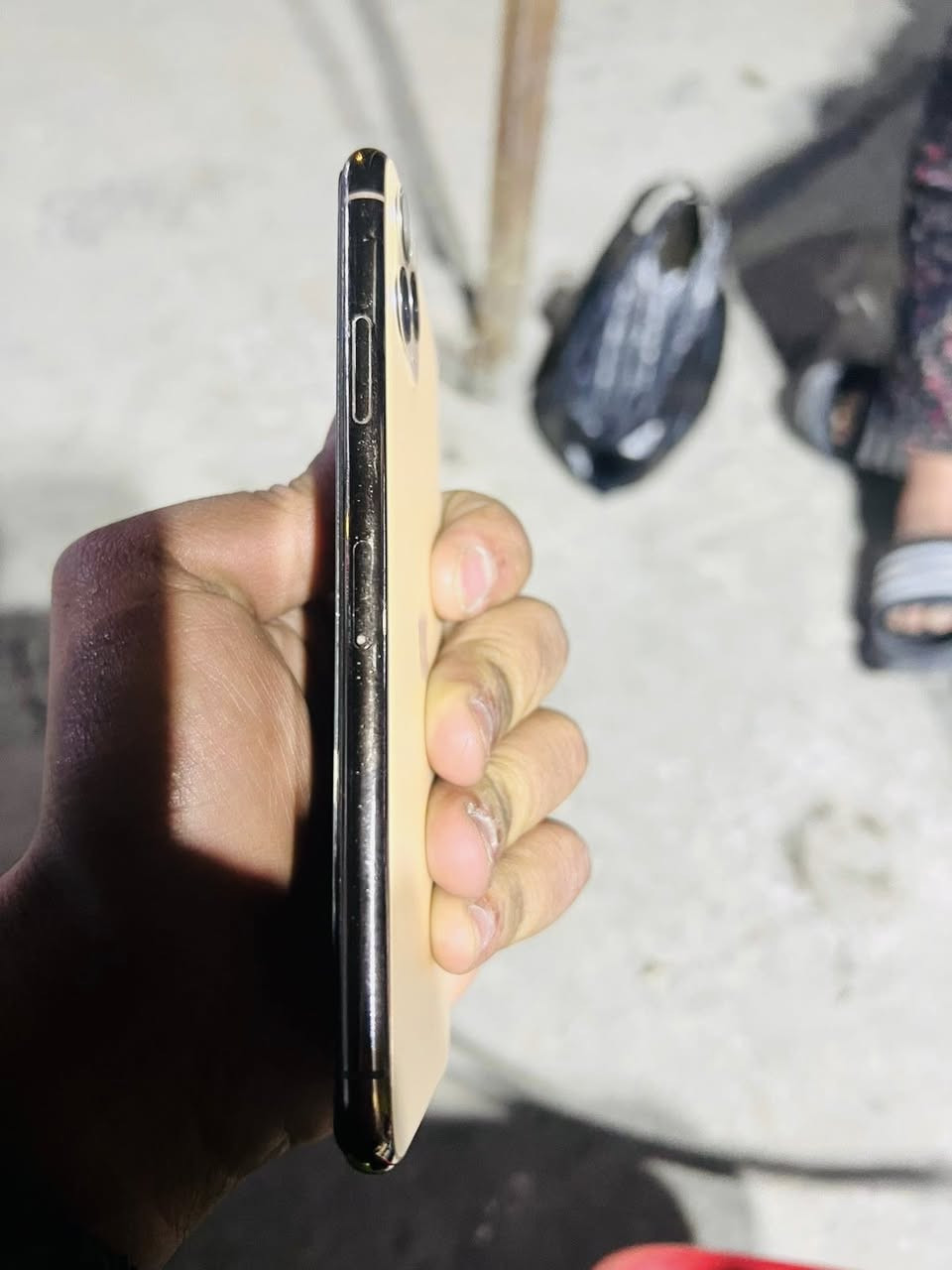 آيفون برو ١١ماكس بطارية  ٨٧السعر ٣٠٠ وبي مجال***********
