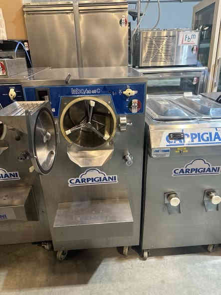 مساء الورد والياسمين و الخير 💐
دائما نتميز بكل جديد وبتحدي أسعار
وصلت وجبة جديد موديلات حديثة مكائن ايطالية 
درجة أولى 🇮🇹
اهلا وسهلا بكم تفضلوا بزيارة  اكبر معرضنا
لعالم مكائن ايطالي 🇮🇹  الايس كريم🍦 والعصير 🍹و ازبرى  و عاريضات 🍰🍧حافيضات و صاعقات ❄️ في السليمانية ❤️🇮🇶مع كل مواد احتياط متوفر نرحب بكم بمدينة السليمانية❤️🇮🇶
التفاصيل
***********
WhatsApp: 00393899265052
