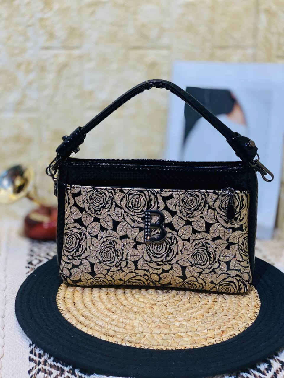 💢أفخم الحقائب النسائية💢
تشكيلة حقائب (روغان)
حقيبة دزاين جديد 😘
لموسم 🍂-2025

حقيبة (روغان) جلد لامع #درجة اولى حجم وسط 5سحابات/3 خانات +سير كتف اضافي وحزام كتف ✅  تشكيلة رووووعة الوان رقية جدا🔝💯
———————————
حقيبه نسائي جلد الاصلي 
موديلات حديثة وجميلة
كوالتي عالي جدا 👍♥️
السعر 15 الف 
🚘 يوجد خدمة توصيل لجميع محافظات العراق 4 الاف
للطلب واتساب ***********
