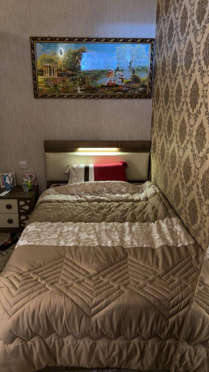 السلام عليكم 
غرفه تركي  ٦قطع نظافه ميه بالميه  مكانها الشعب شارع  الاسواق المركزيه 
السرير طوله ٢٠٠ وعرضها ١٢٠ 
سعرها  ٤٠٠ وبيها مجال بسيط


**إذا كنت صاحب هذا الإعلان وتريد حذفه لأي سبب، رجاءا أرسل رسالة إلى الدعم الفني**