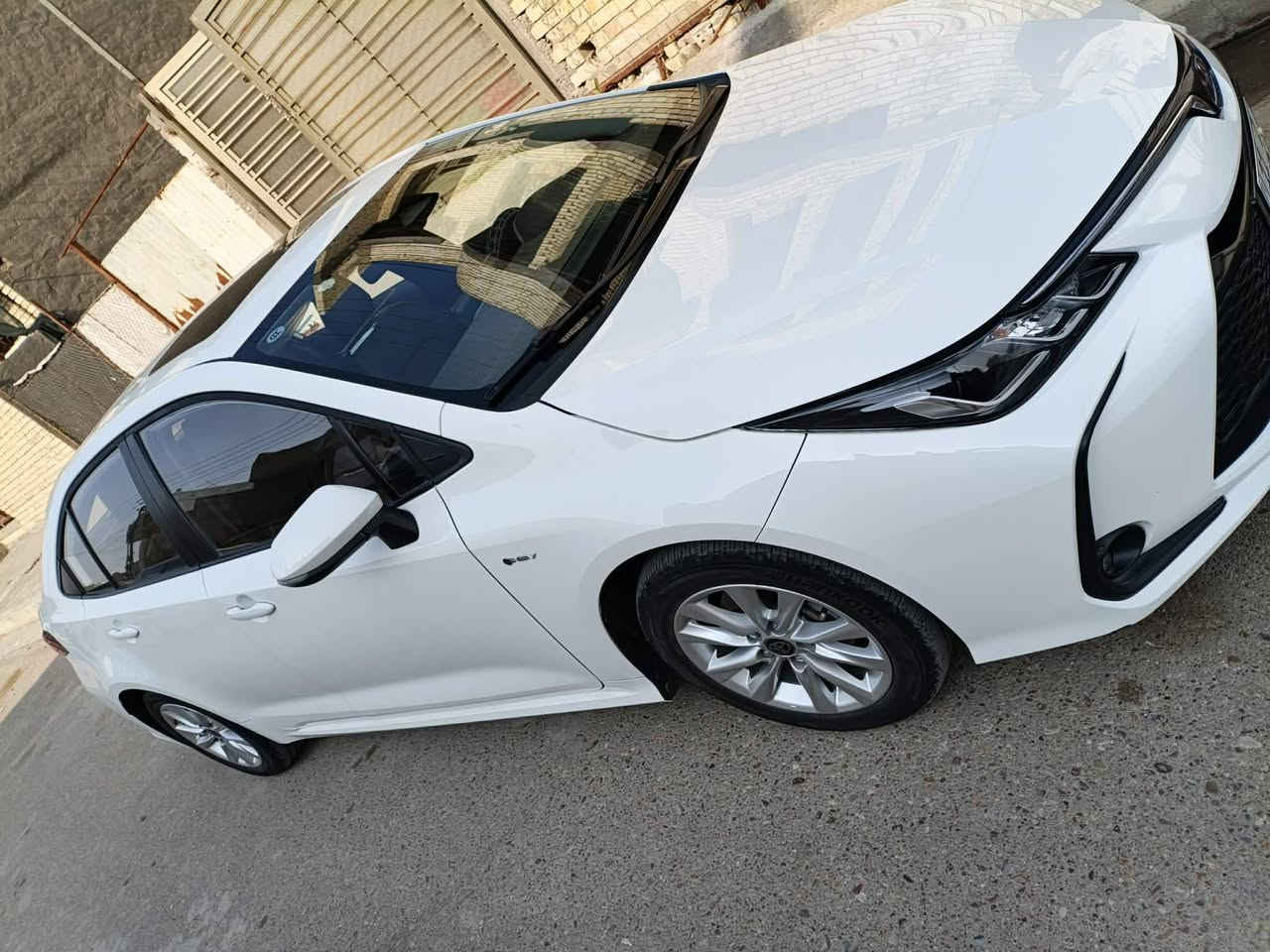 السلام عليكم للبيع فقط كورلا هايبرد تجميع صيني الموديل 24 ماشية 36 رقم بغداد باسمي سيارة كفالة عامة بوضع الزيرو وجديدة السعر 21.500 مجال بسيط جدا واخوان رجاءا بدون كسران المكان بغداد المحمودية للاستفسار الاتصال ***********
