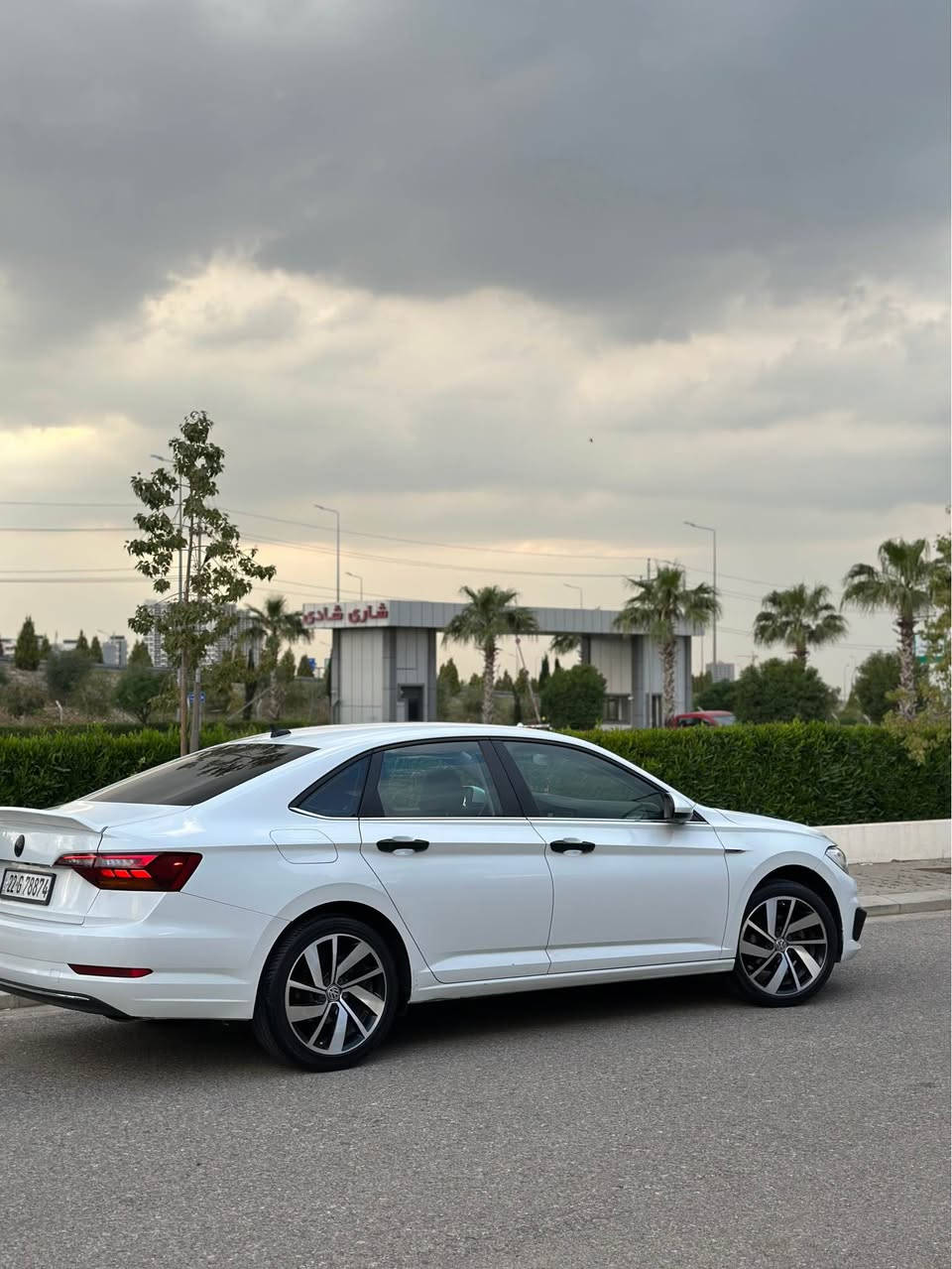 Jetta 2020 Sport

✅57,000 Mile (93,000 Km) ڕۆیشتییە
پێش و پشت کەپس✅ 
هیچ ئێڕباگەکی نەتەقییە هەموو ئیڕباگەکانی بە شەرت✅
ڕادێتەر و پانکە و هەمووی  بیلادییە بەشەرتی حەماوە✅
 دەرگا و چاملغی پشتەوەی بۆیاغە لەگەل بۆنیتی بەبێ ناوگرتن ✅
گێڕ و مەکینە و کارەباییات و دەبل و  هەمووی بەشەرت
تاخم ویل و تایە و باڵی بیلادی GLIلۆ بەسترایە
بەنجەکان و پاتری و ڕوونی تازە گۆڕایە
سەنەوی و ڕەقمی نوێیە و بەناوی خۆمە
مواصفات:
١-ەMakina 1.4 Turbo
٢-ڕاداری  پێشەوە و پشتەوە 
٣-ئاوێنە ڕادار
٤-گێڕ تۆماتیک و حادی    
٥-کار پلەیCar Play
٦-ئوتۆ ستۆپAuto Stop
٧-ەSystem Eco , Normal ,Sport

نرخ:١٢٨$ و مجال
ژ.م:***********
شوێن: هەولێر أربيل, العراق
