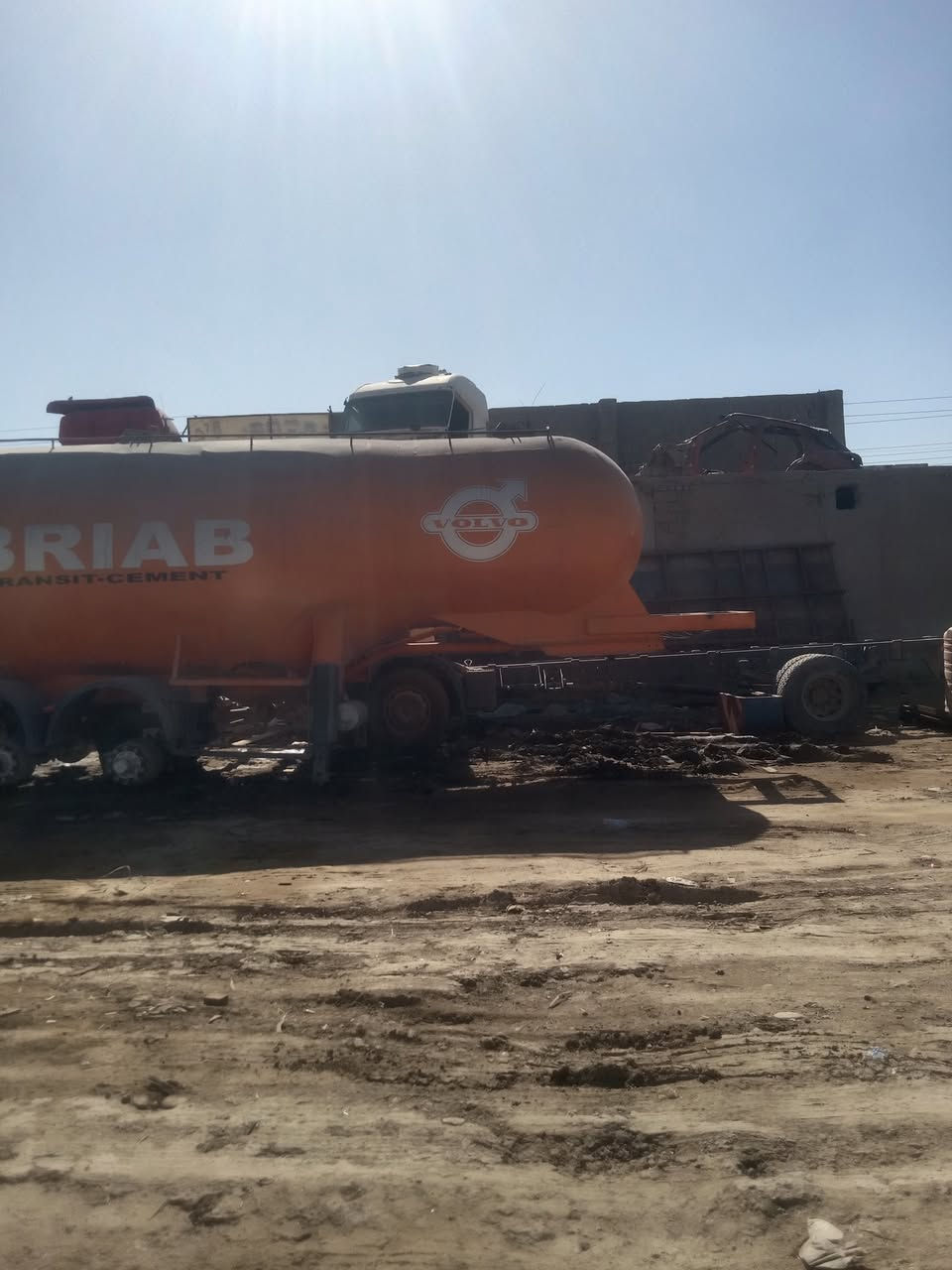 ابرايب للبيع حموله ٥٠ طن ٤محاور ٢ثابت و٢رفاع السعر ٧٥/***********
