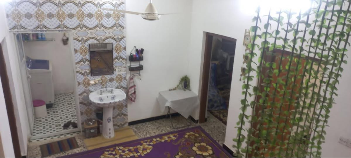 دار زراعي  للبيع مساحة٢٥٠  متر
جسرديالى - التويثة 
( صالة ومطبخ و غرفتين نوم و استقبال وصحيات داخلية و خارجية)  كامل خدمات ماء كهرباء.بيت جديد
استفسار اكثر ***********
