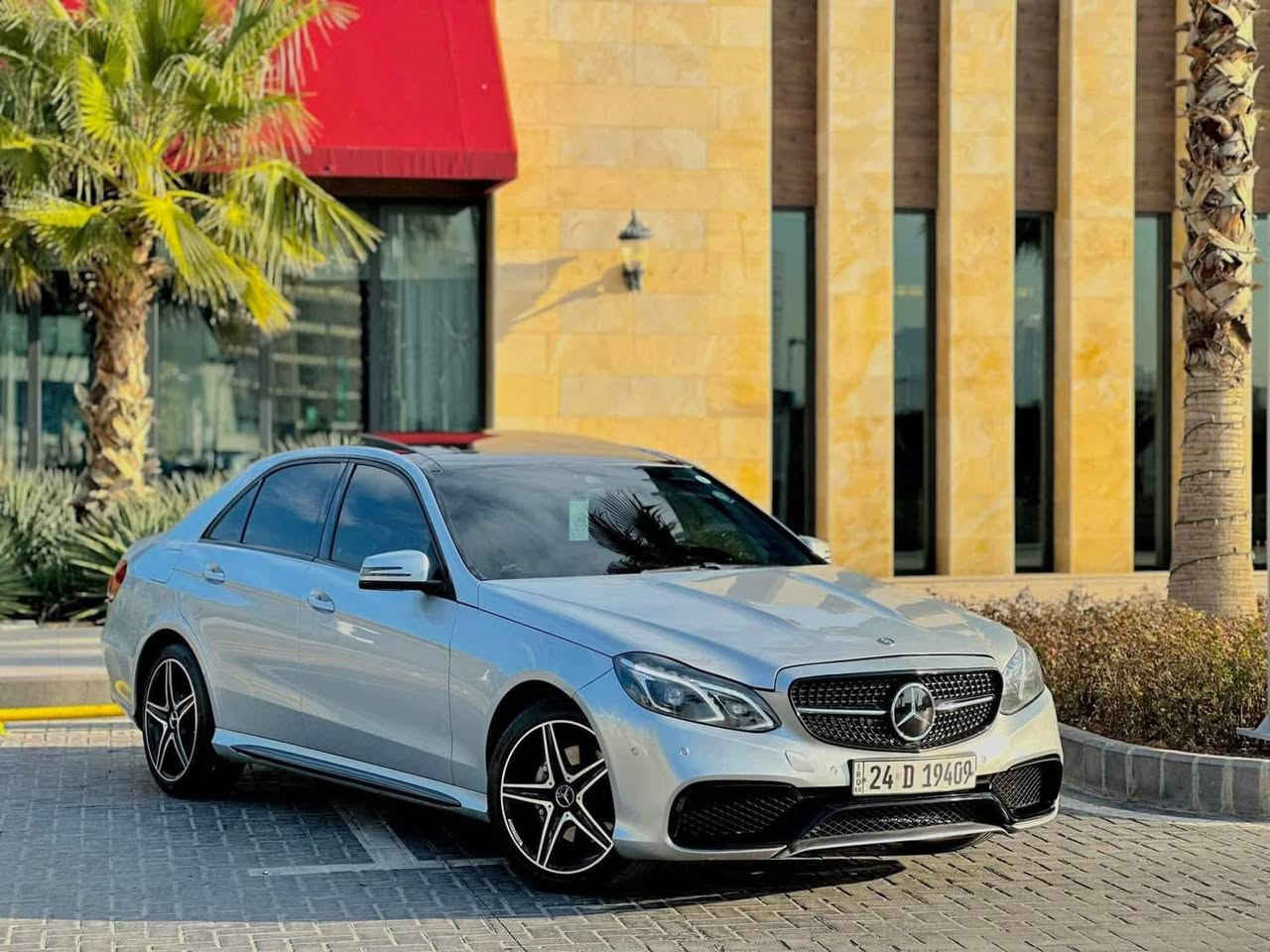 مارسدس E350 2016
رقم دهوك بأسمي
فول الفول
بانوراما
سماعات harmn/kardon 
كشنات جلد وتدفئه +خزن ميموري 
نضام اوتو ستوب
رادار جانبي
تحديد مسار
3 انضمه قياده
شفتات ستيرن
تبريد قطعتين
اناره محيطيه
ستيرن كهرباء
مكينه وكير كفاله
ماشيه 85 الف
حادثه ربع البنيد +جاملغات امامية كلير بدون ايرباك بدون دواخل سيارة عليه ادامة مكان السيارة بغداد الكاضمية 
السعر 225ورقة وبيه مجال للاستفسار. ***********
