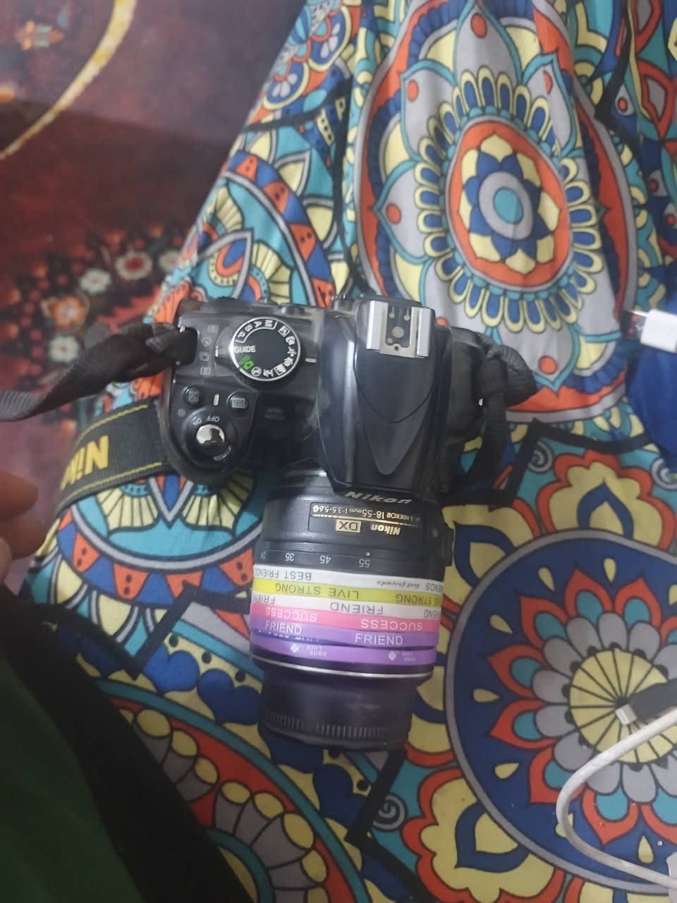 كاميرا نيكون d3100شغاله وكل امورها تمام بس بيها خلل انو من تلتقط صوره يطلع نص اسود  ونص طبيعي
ونقص بطاريه بس افحصها الك وسعر تفليش ب65وبيها مجال مكاني بغداد ***********
