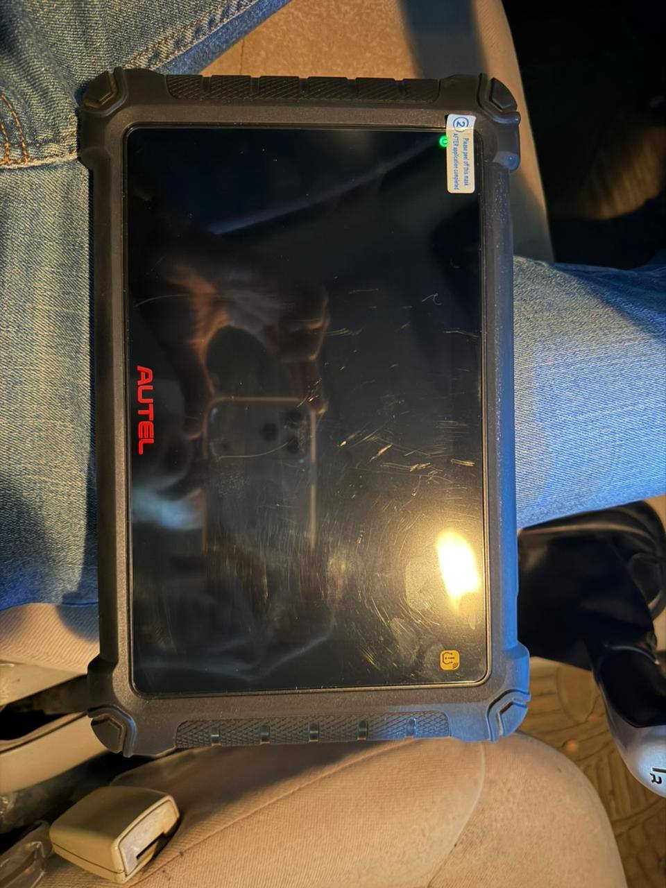 السلام عليكم 
اخوان عدي هذا جهاز فحص اعطال سيارات من شركه AUTEL MX900TS وبرمجه كافه انواع السيارات وبرمجه حساس الاطارات هم 
وبي تحديث مجاني مدت سنتين وجهاز نضيف استعماله قليل للشراي اتصال ***********
