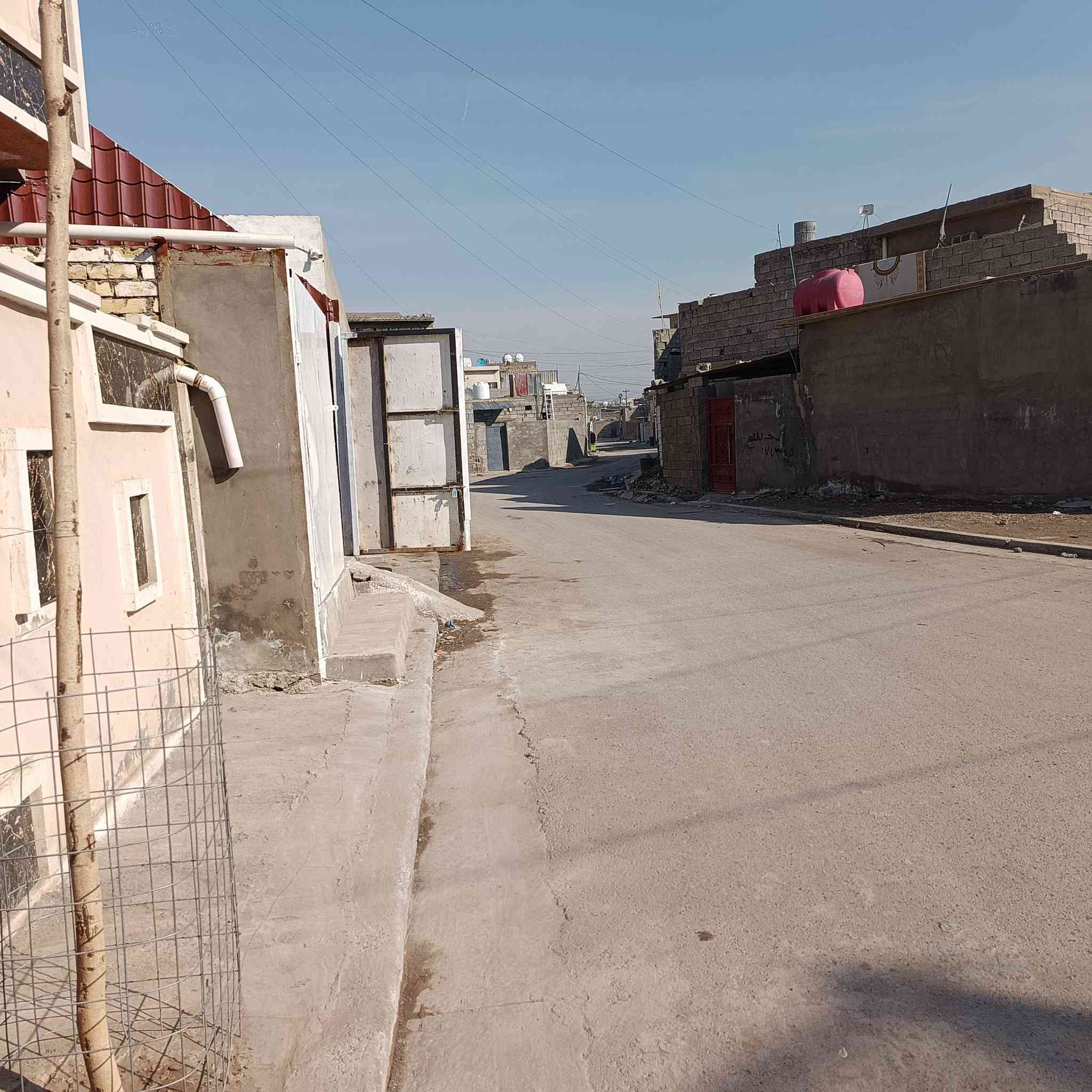 السلام عليكم
دار للبيع مساحة 180م واجهة 10نزلل 18

يحتوي على كراج +استقبال معزول + حولي + كبير + غرفتين نوم + مطبخ + بيتونه + سطح + صحيات خارجي داخلي 

صب مسلح عالي عن الشارع   

سند اصفر 

سعر مناسب 

حي البساتين حي السلام 

من جهة اسواق العائلة.. 

أكثر استفسار👇👇 اتصل🗣📲📞 بدون دلاليه 

       ***********
