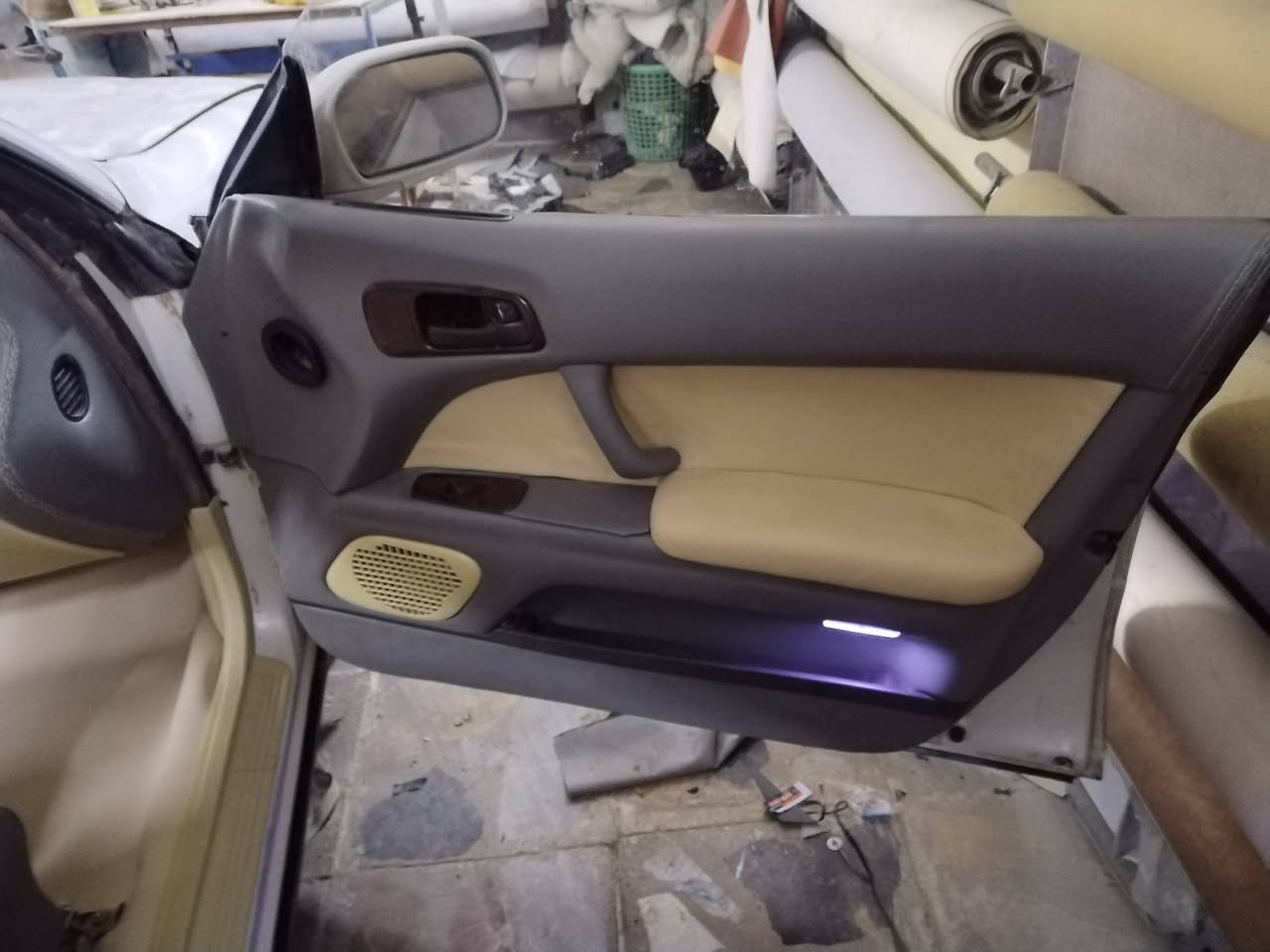 تحديث غرفه كامله لسياره تويوتا كراون بطه مع عازل حراري للدشبول مع سستم صاج ملكي  طباعه مائيه من قبل دوشمه ابو حسين الصرايفي العنوان كوت شارع النفط موبايل ***********........***********
