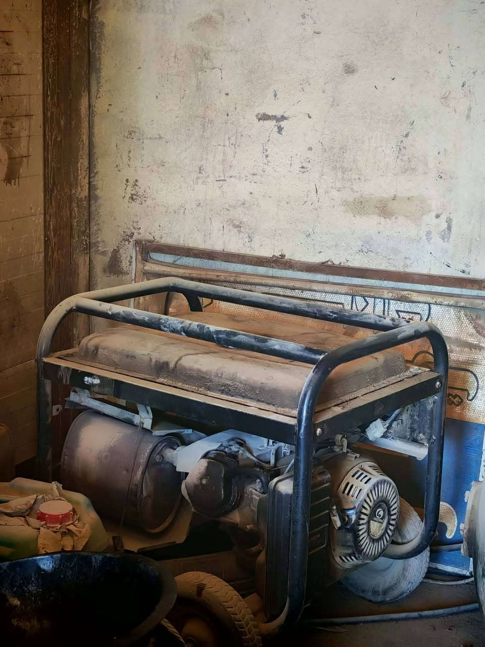 محل بنجر. + دهن للبيع. موقعه. ديوانيه.  محل. سعره 4 مليون.  وتفاصيل. وتساب *********** او متواجد فيس
