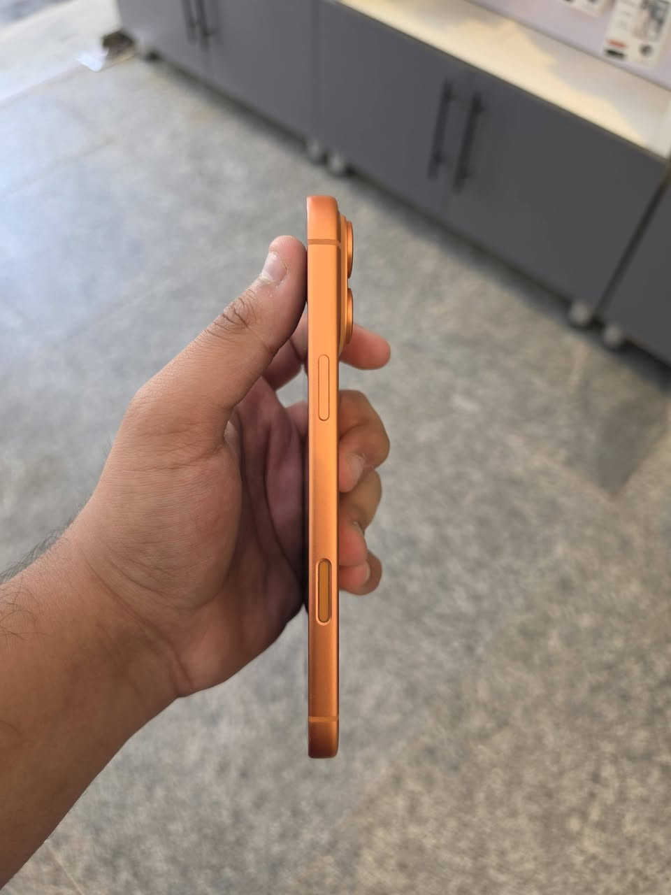 ايفون 17 pro max التخزين 256gb
السلام عليكم ايفون 17 برو ماكس الجهاز شريحة الكترونيه الجهاز بطاريه 98 عدد الدورات 230 ملحقات كفر و كارتونه الجهاز بي ضربات من جوه ومن فوك وبي تغير بل لون من يم الفلاش بده ينطي ع وردي الباقي كلشي بي سليم 

عنوان شارع فلسطين قرب تقاطع بيروت لا يوجد توصيل

رقمي ***********
