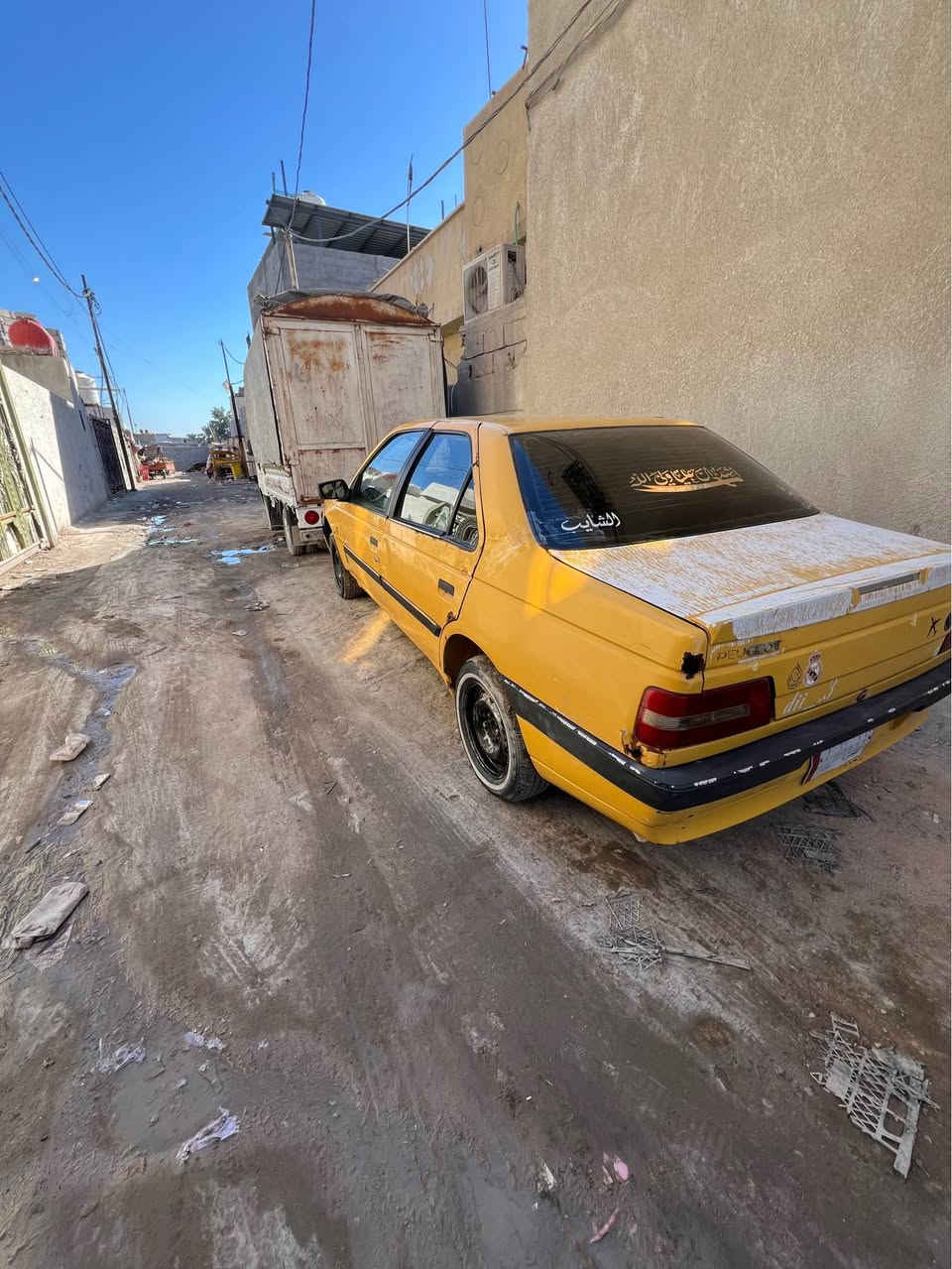 سياره حلوه داخل وبدي كلش حــــلــ𝑛𝑖𝑐𝑒ــــو شاشه جبيره دشبول عالي دوشمه سياره مال شغل بيها مكينتها تبخر بس تشتغل وتمشي كير جديد كلج حداده حلوه سياره ما ناقصه بس التجفيت والمحرك ما مفتوح السعر ٢٠ وعليها هيئه وغرامات اقل الورقه طايحه من السعر للتواصل على رقم الهاتف غير متواجد على الفيس *********** البصرة, العراق
