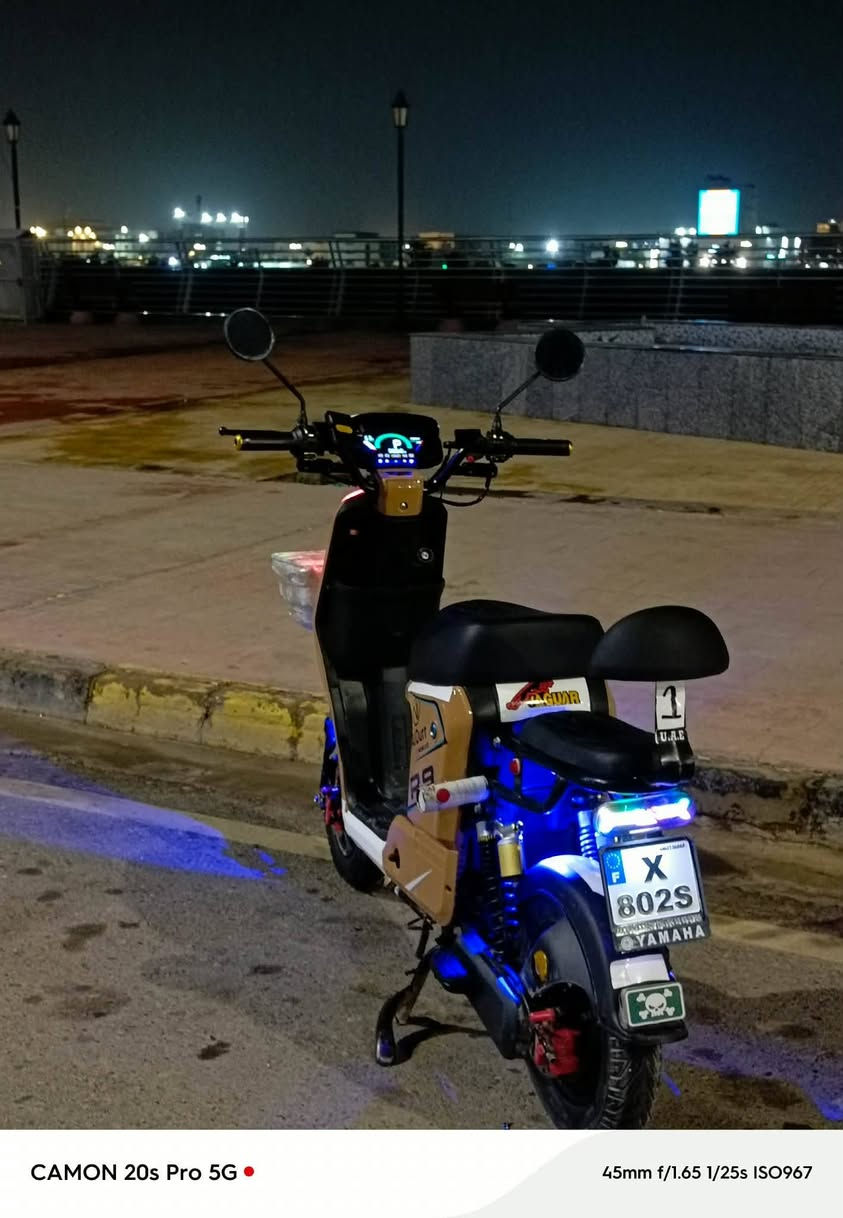 سلامه عليكم #
مطور شحن R9برو ماكس موصفات # ملف 1500 حقيقي سرعه 70حقيقي 
يمشيك 60كيلو حقيقي 
ليت زينون ابيض رماش علي وناصي 
نشرات خلفي ومامي 
نضام بك R
شاشه تحددلك اي عطل بل درجه 
مطور كامل مابي اي عطل وضع شركه 
بطاريات ويلي اصلي معا فحص اي محل الايعجبك 
سعر 550وبيه مجال استفسار على الرقم 
(***********) •••او مراوسه اب مطور شحن 318اش عندك نزل بل تعليقات
