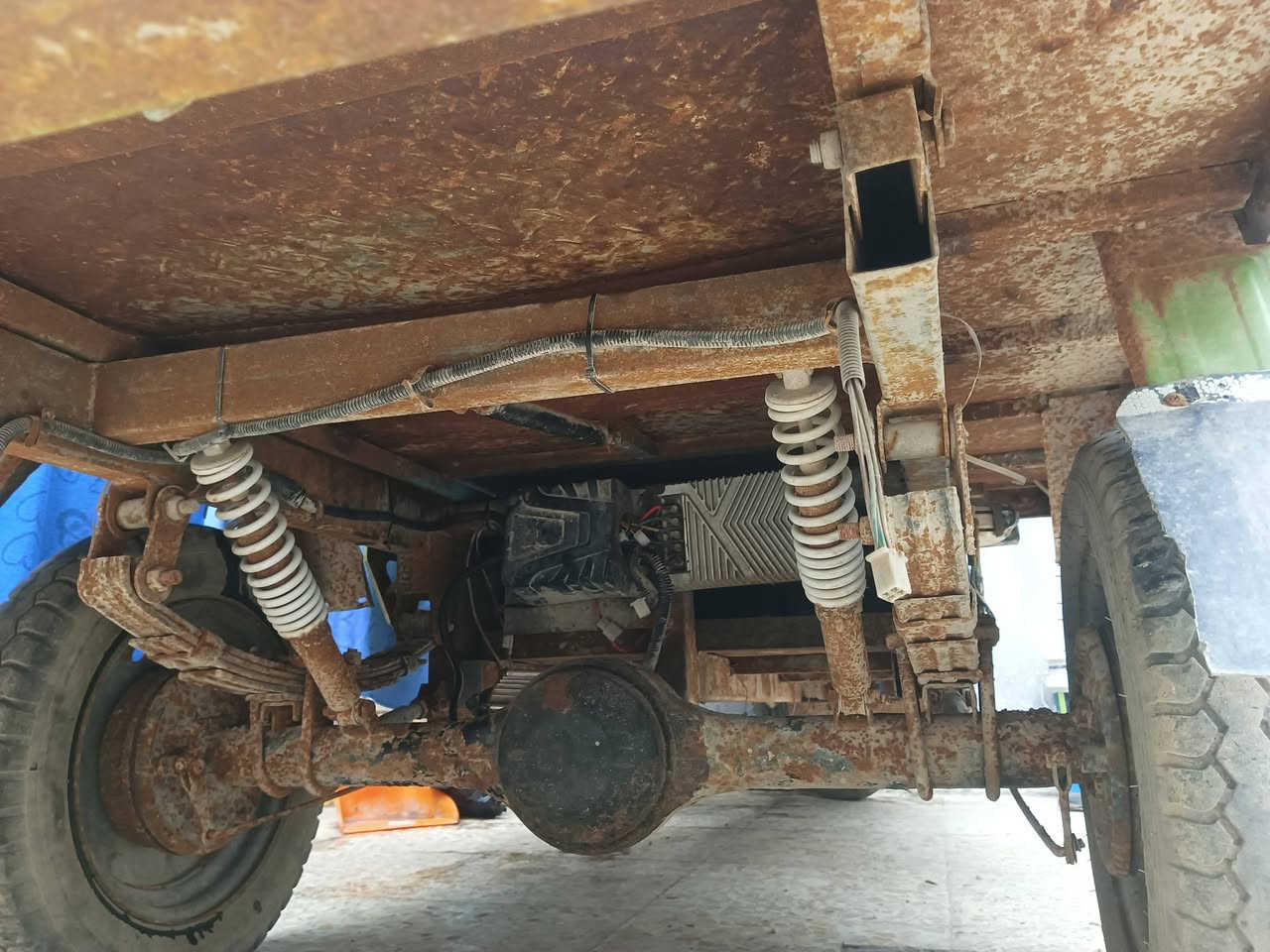 ستوته شحن للبيع تشتغل بس متمشي باتريات جدد وشاحنه مكانها أبو غريب سعر 700 بيهه مجال ***********
