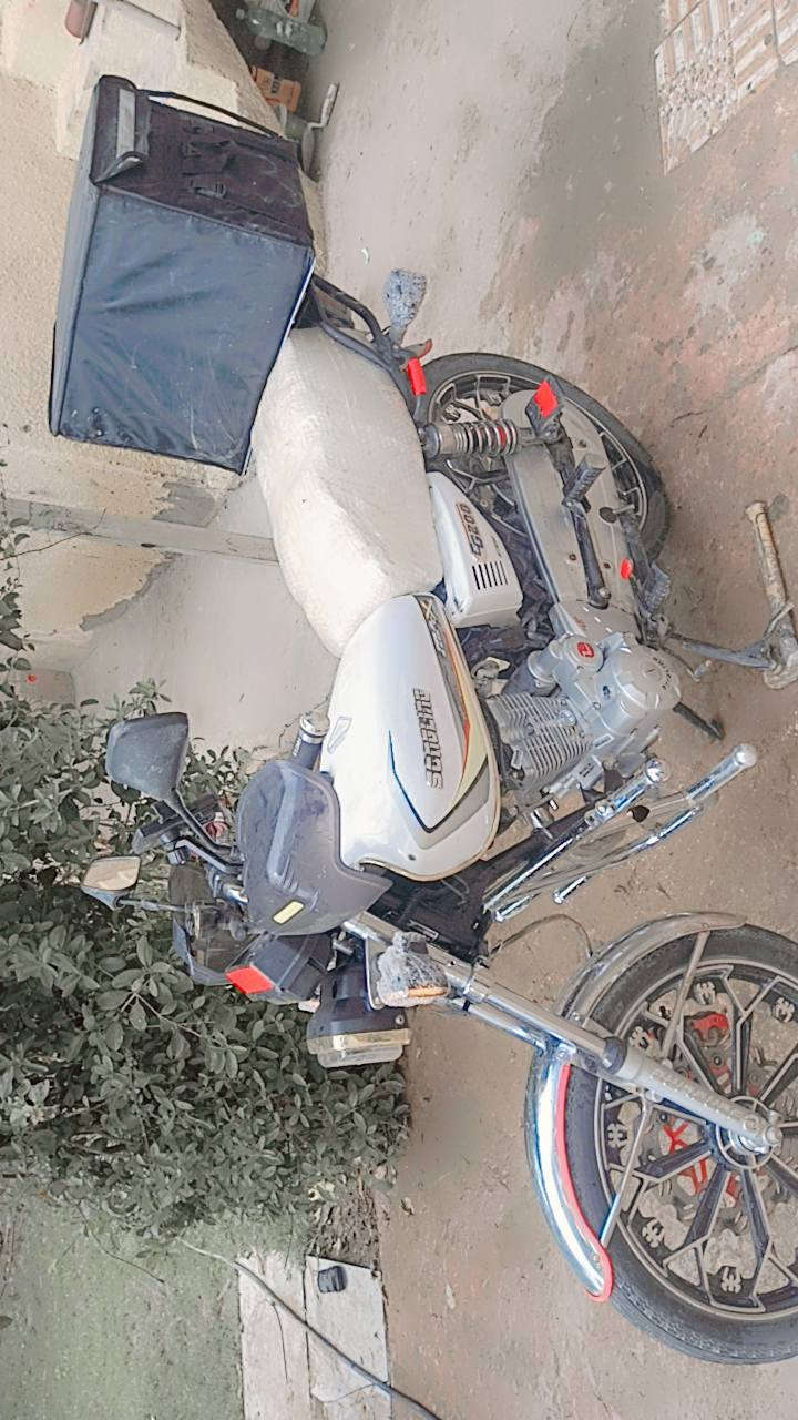 السلام عليكم دراجه ايراني موديل 25اوراق دراجه ماناقصها شي كامله بصمات عدد 2تشغيل عن بعد المكان هور الباشا التاجي700وبيها مجال ***********
