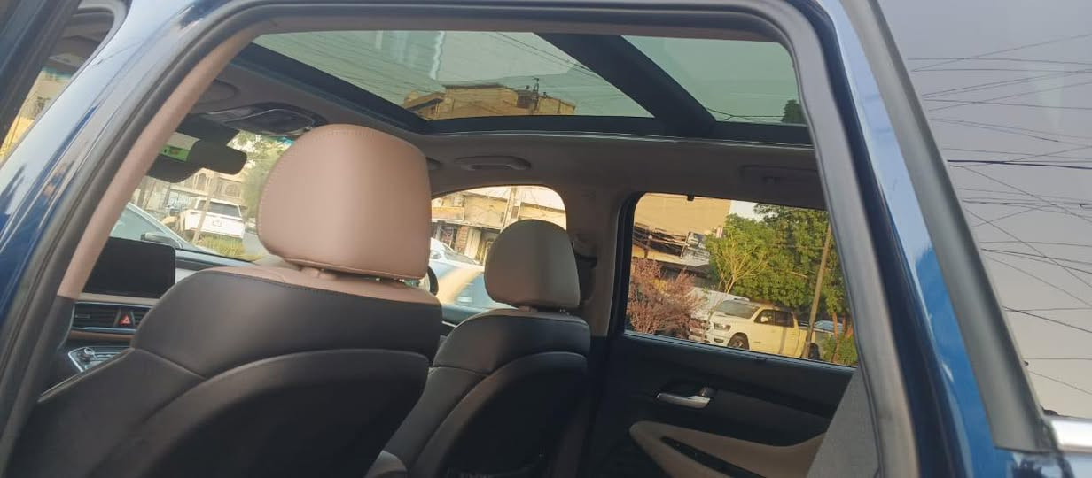 مكلف بالنشر
هيونداي سنتافيه موديل 2023
فول موصفات للخير محرك 2.5T
حادث موضح بالصور صبغ بنيد فقط 
السعر 235للبيع او المراوس 
للتصال ***********
