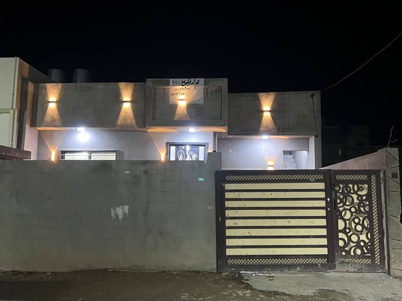 بيت مساحة 200 متر  للبيع  البيت يحتاج كاشي ارضي و بيبان و سقف ثانوي العنوان كركوك  ٧٧ مقابيل الكوسترات سعر 68بيه مجال رقم الهاتف ***********0 مكلف بالنشر الرجاء عدم مراسلة الخاص كركوك, العراق
