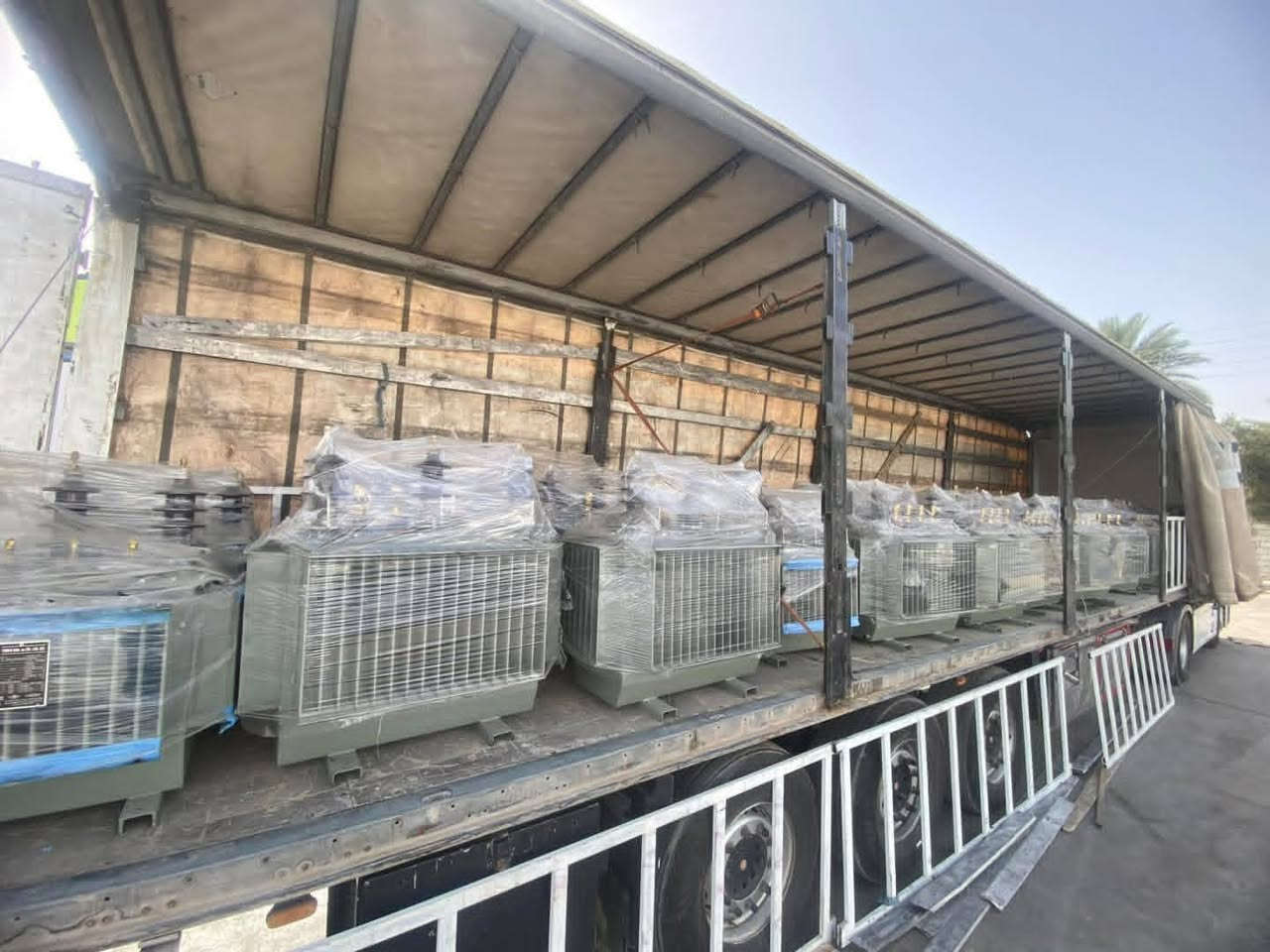 السلام عليكم 
يوجد محولات تركي المنشأ ضمان حقيقي 
100kv
250kv
400kv
زراعي وفحص دائرة الكهرباء 

ويوجد لدينا جميع انواع الاعمدة الكهربائية 

اعمدة مشبك ناصي وعالي
اعمده دائري ناصي وعالي
فنجان ضغط واطي
فنجان ضغط عالي

**ولدينا اسلاك باكثر من شركة 

اسلاك المنيوم 35 ملم      50 ملم       70 ملم         95ملم
للاستفسار اكثر الاتصال 📞☎️

***********
***********
